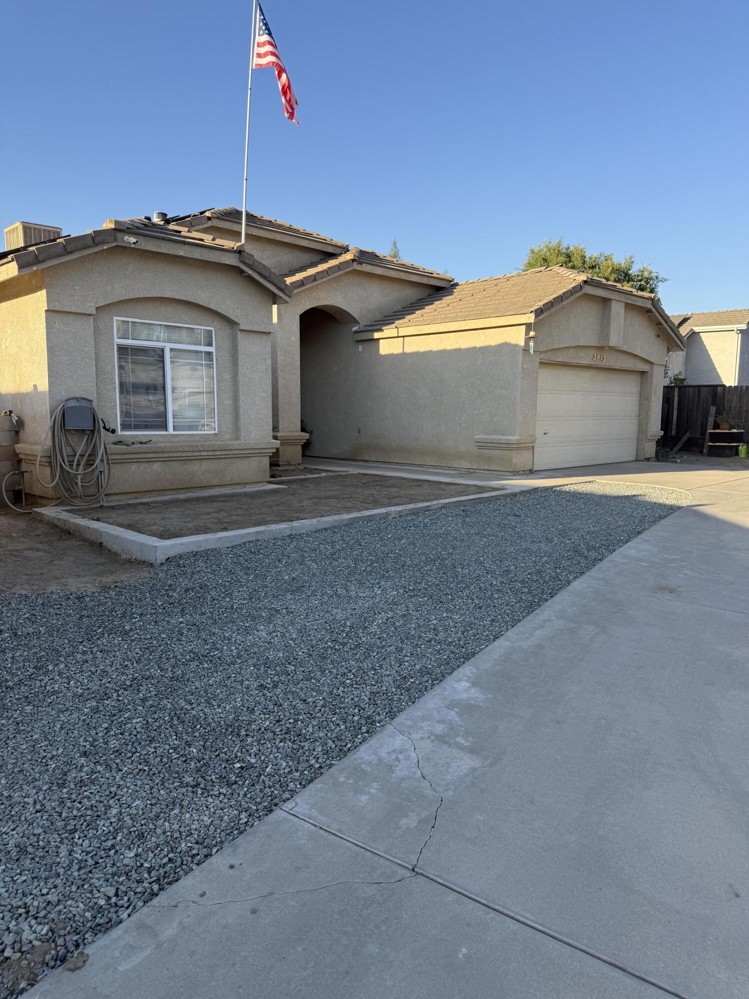 3942 E Four Creeks Ct, Visalia, CA 93292