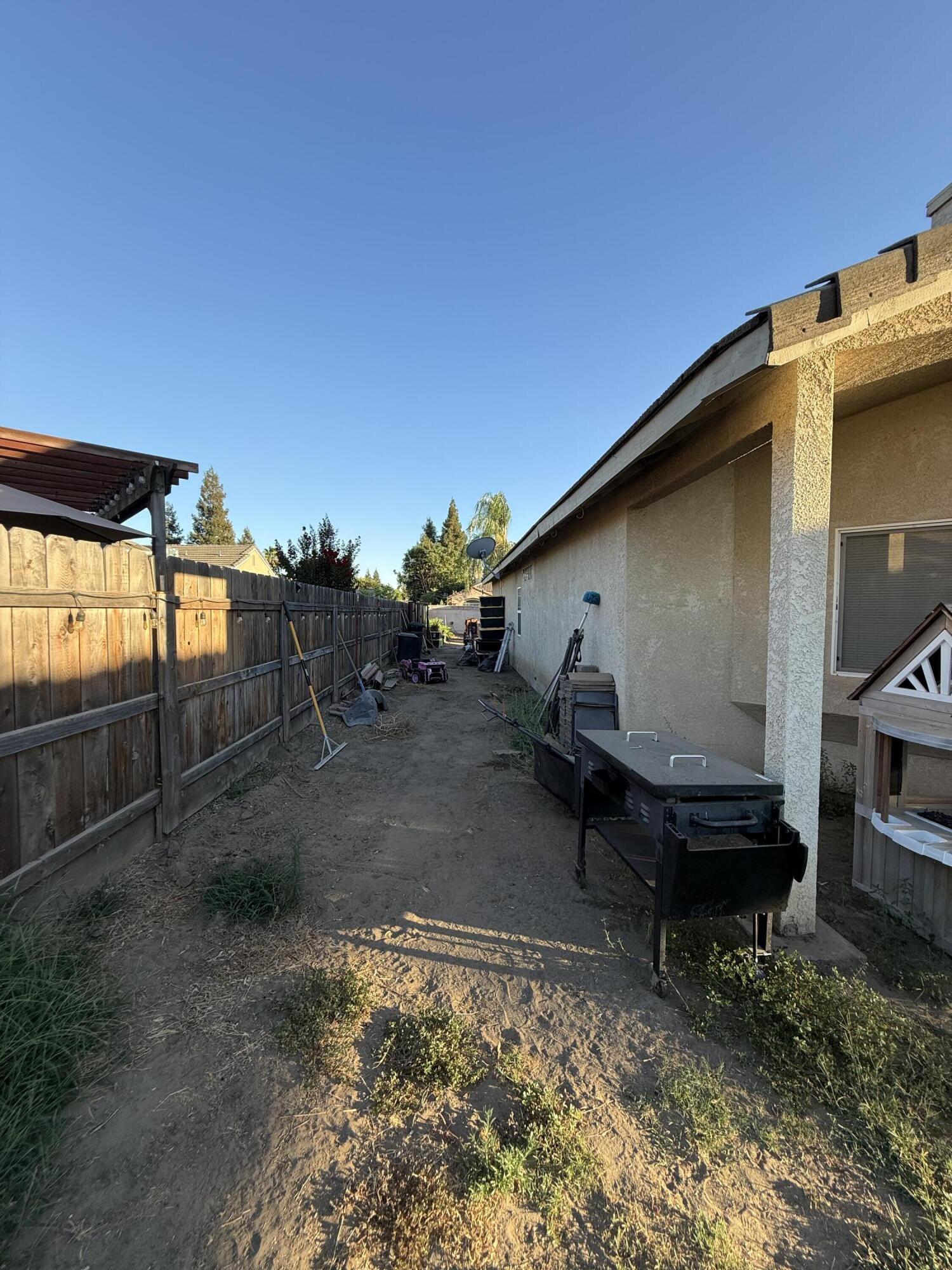 3942 E Four Creeks Ct, Visalia, CA 93292