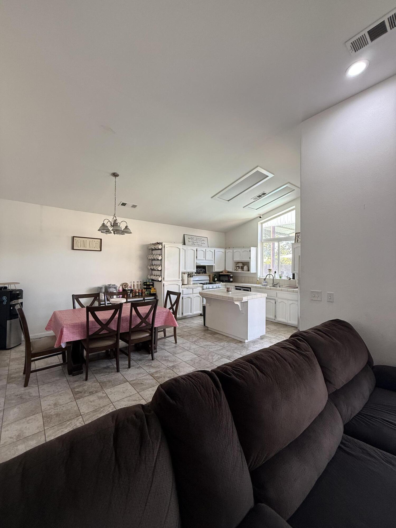 3942 E Four Creeks Ct, Visalia, CA 93292