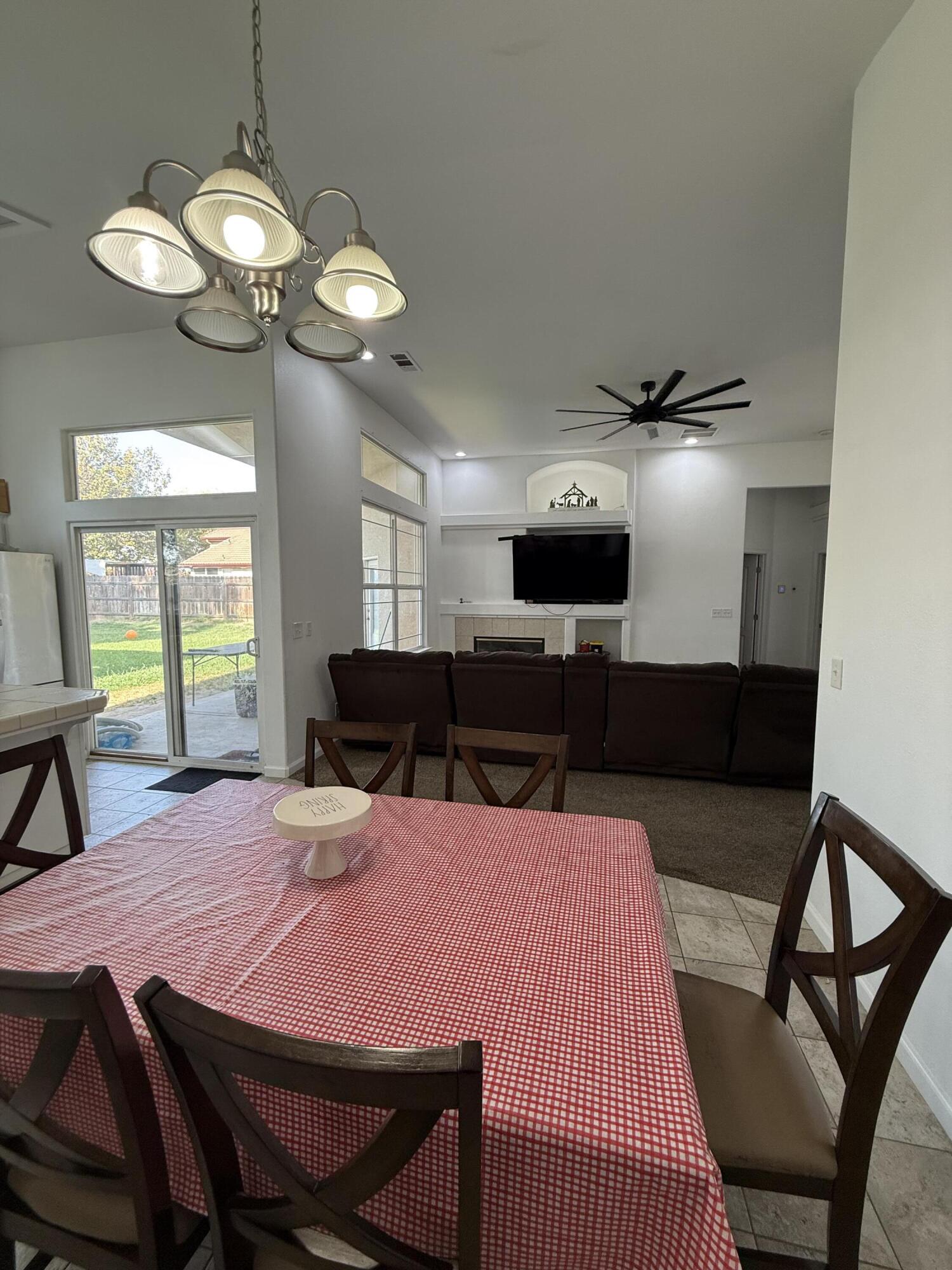 3942 E Four Creeks Ct, Visalia, CA 93292