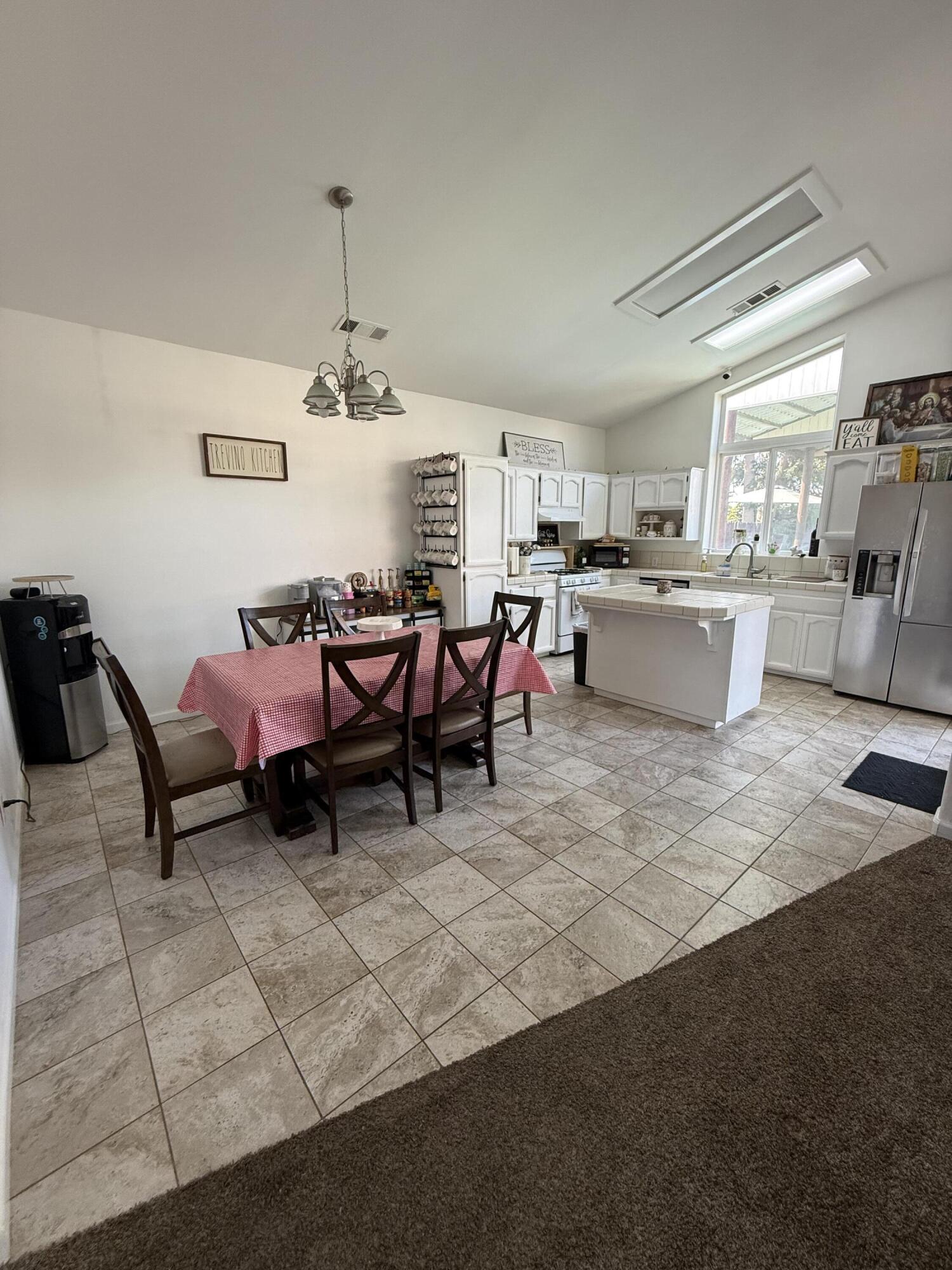 3942 E Four Creeks Ct, Visalia, CA 93292