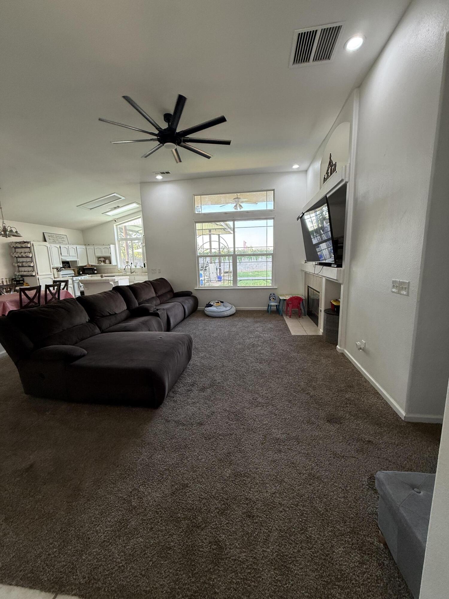3942 E Four Creeks Ct, Visalia, CA 93292