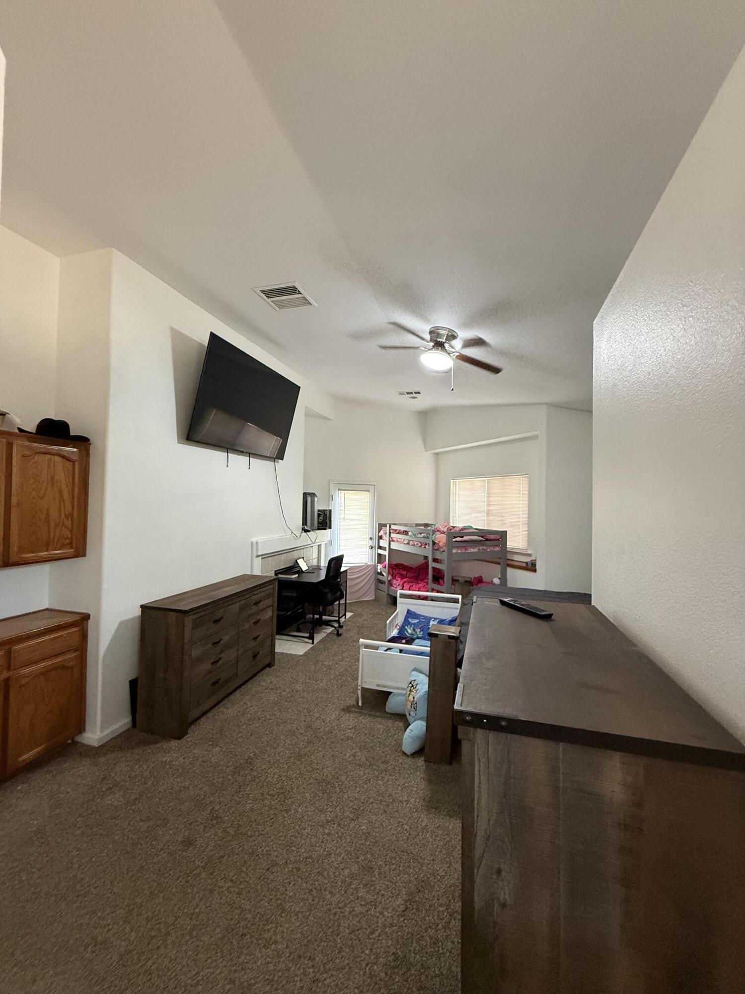 3942 E Four Creeks Ct, Visalia, CA 93292
