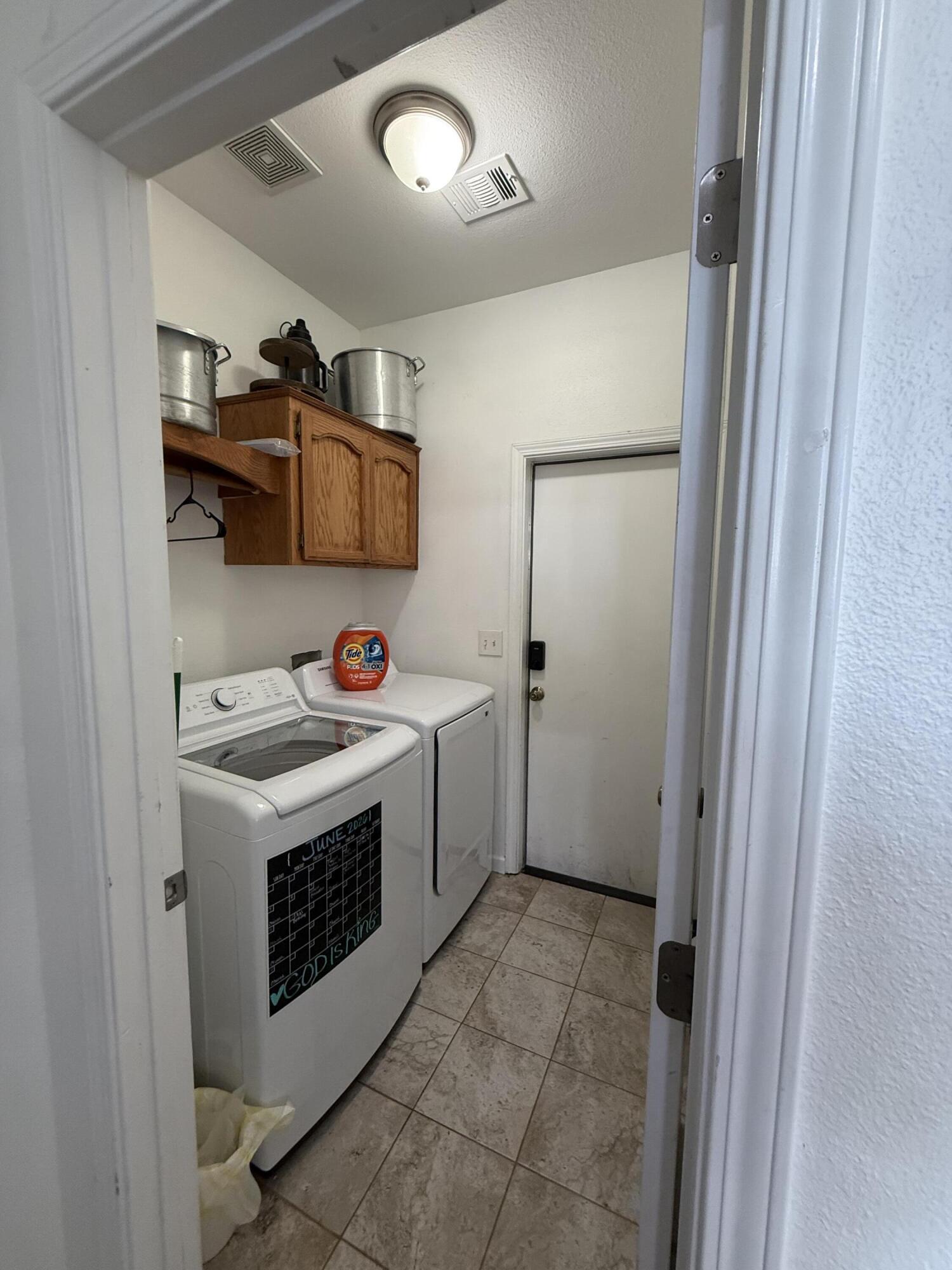3942 E Four Creeks Ct, Visalia, CA 93292