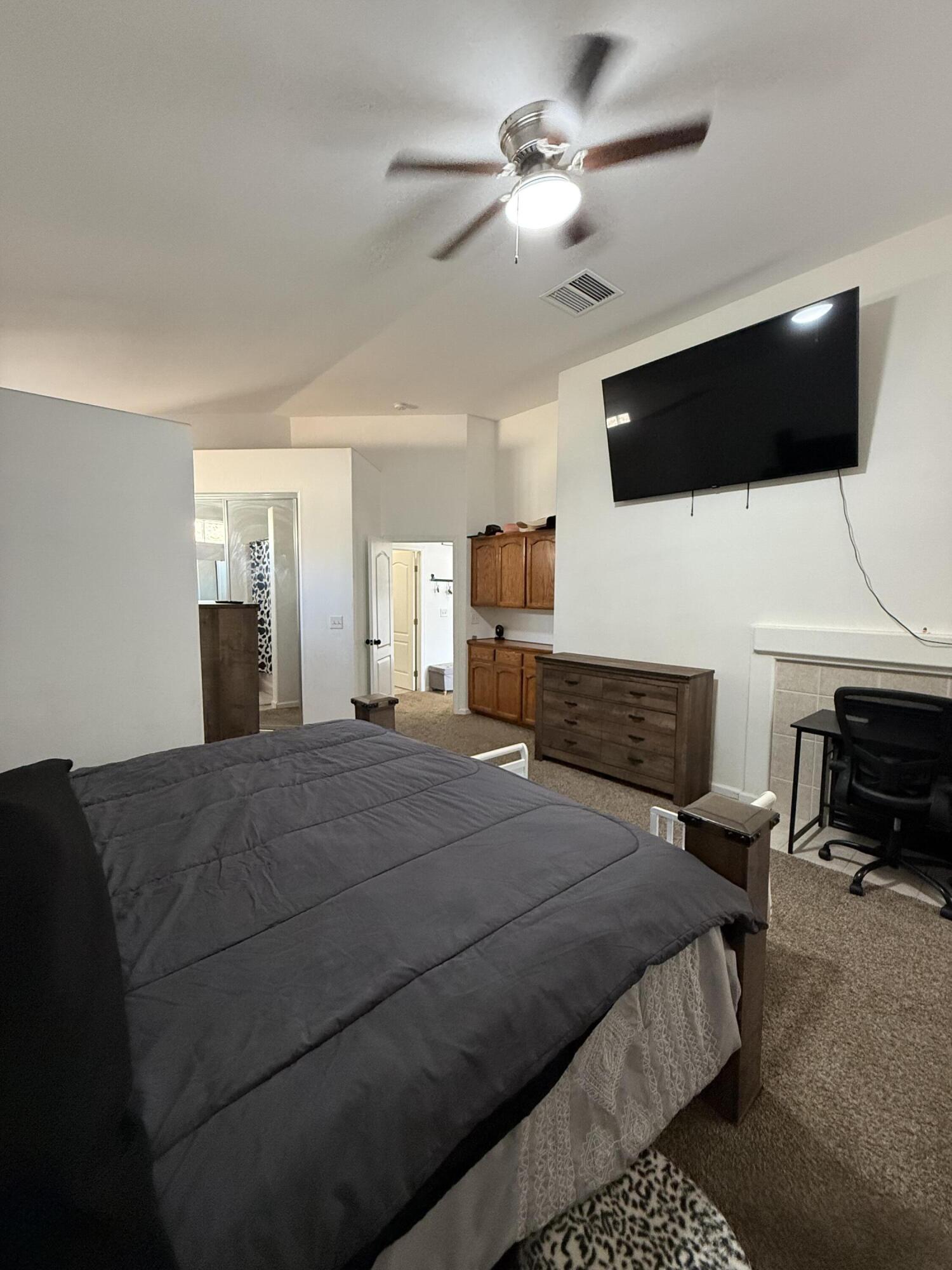 3942 E Four Creeks Ct, Visalia, CA 93292