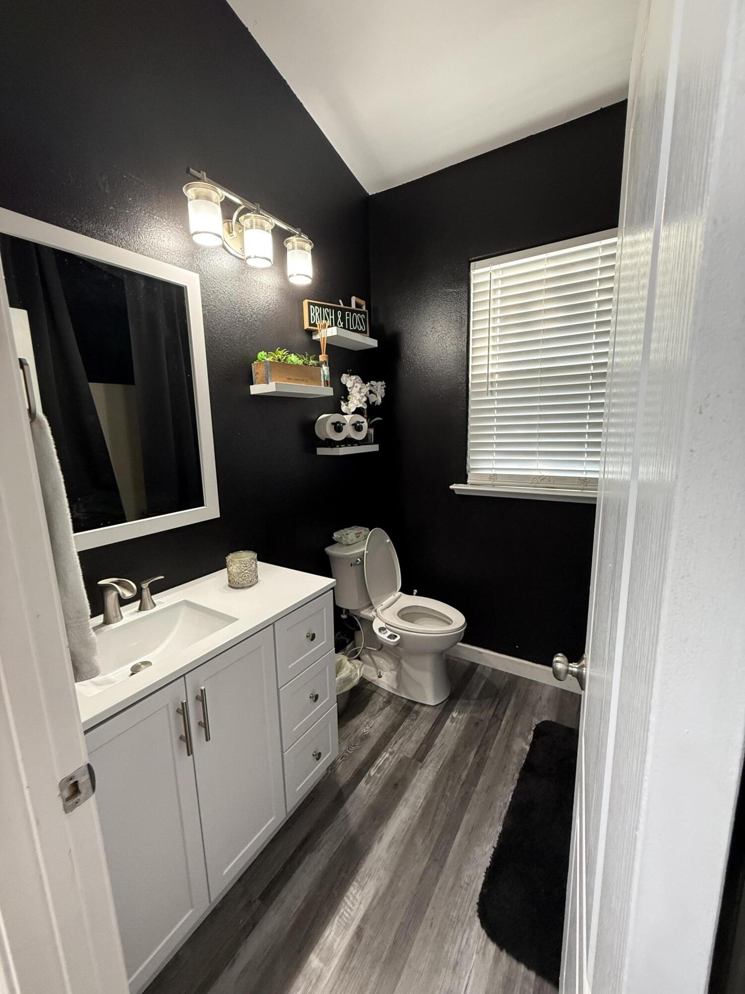 3942 E Four Creeks Ct, Visalia, CA 93292