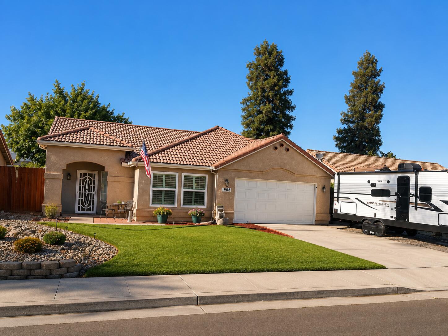 1808 E College Ave, Visalia, CA 93292