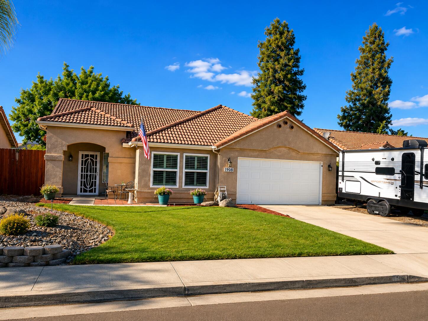 1808 E College Ave, Visalia, CA 93292