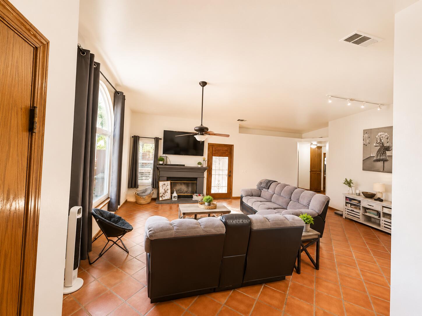 1808 E College Ave, Visalia, CA 93292