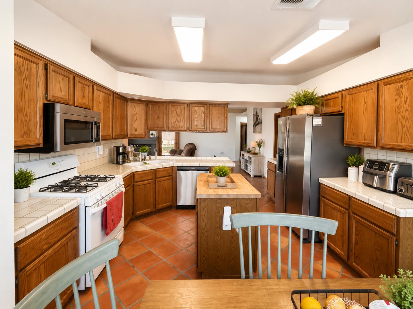 1808 E College Ave, Visalia, CA 93292