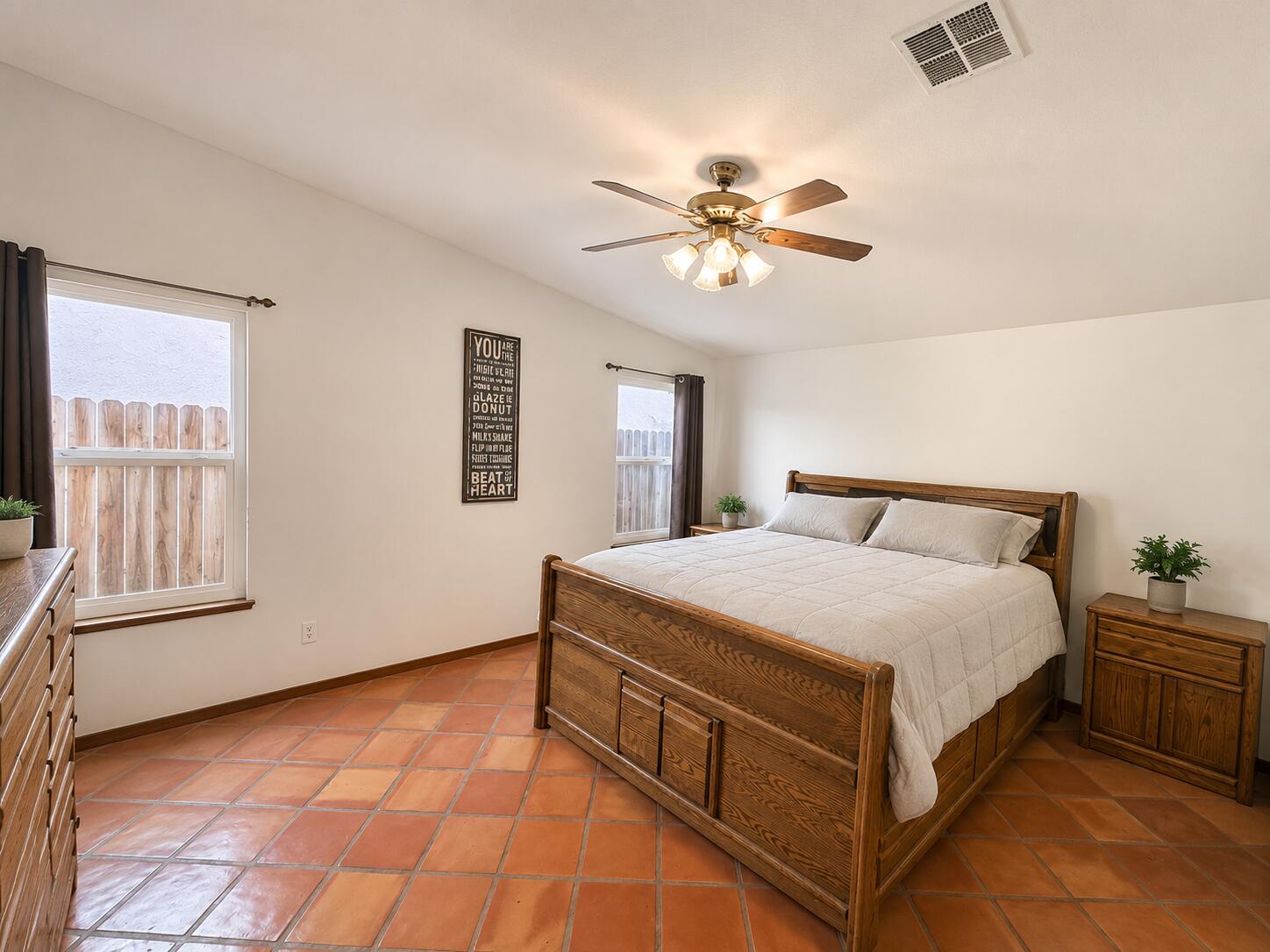 1808 E College Ave, Visalia, CA 93292