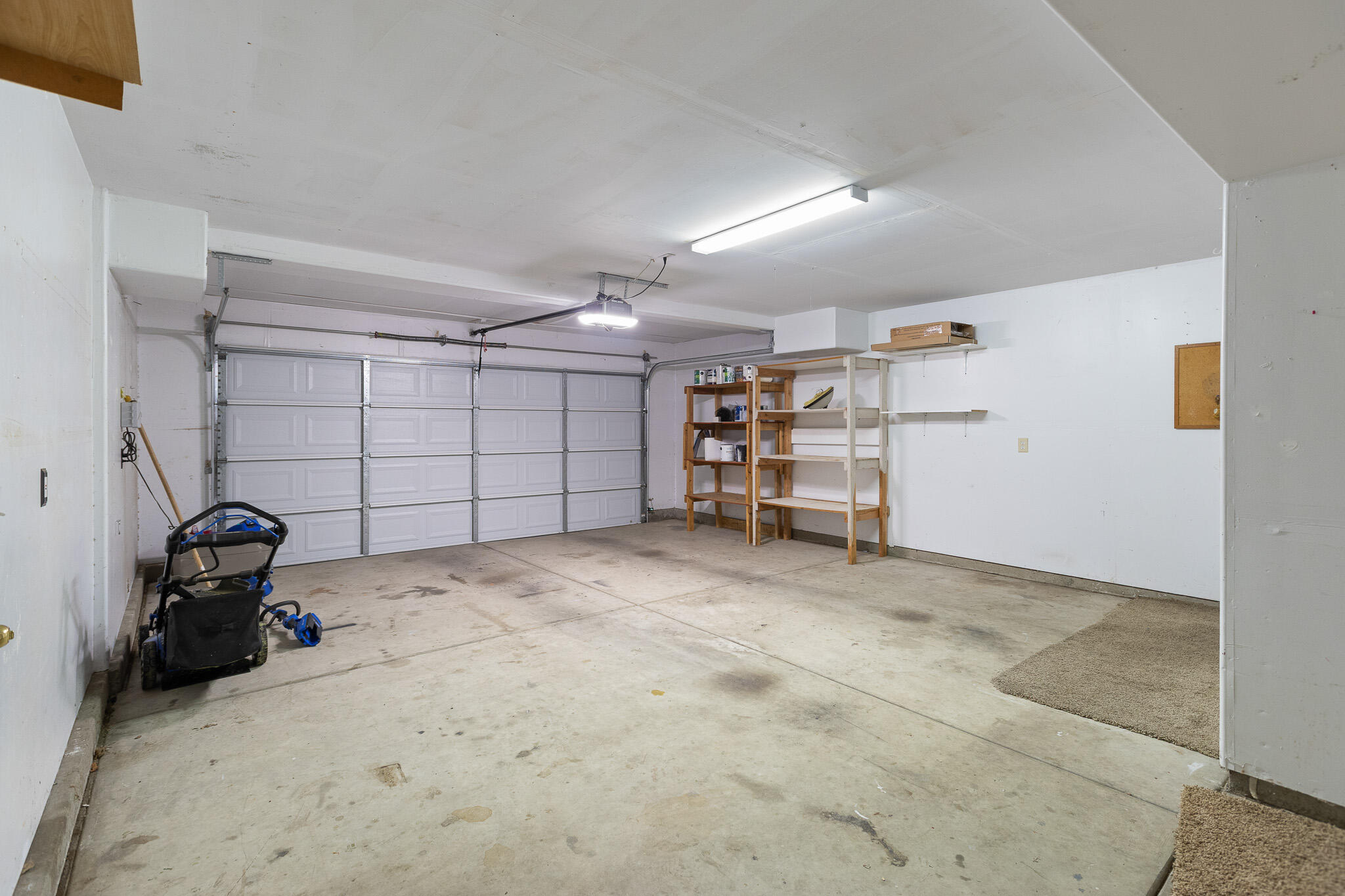 2874 W Porter Ave, Visalia, CA 93291