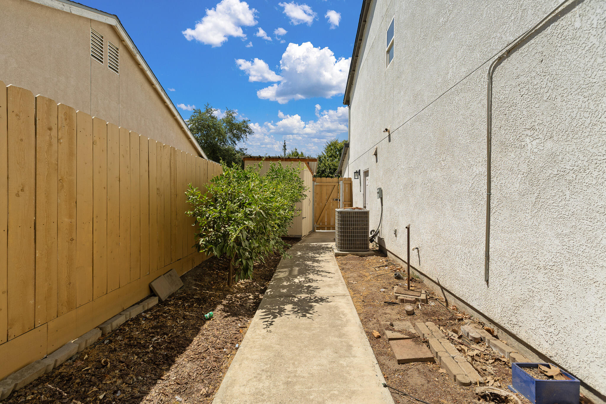 2874 W Porter Ave, Visalia, CA 93291
