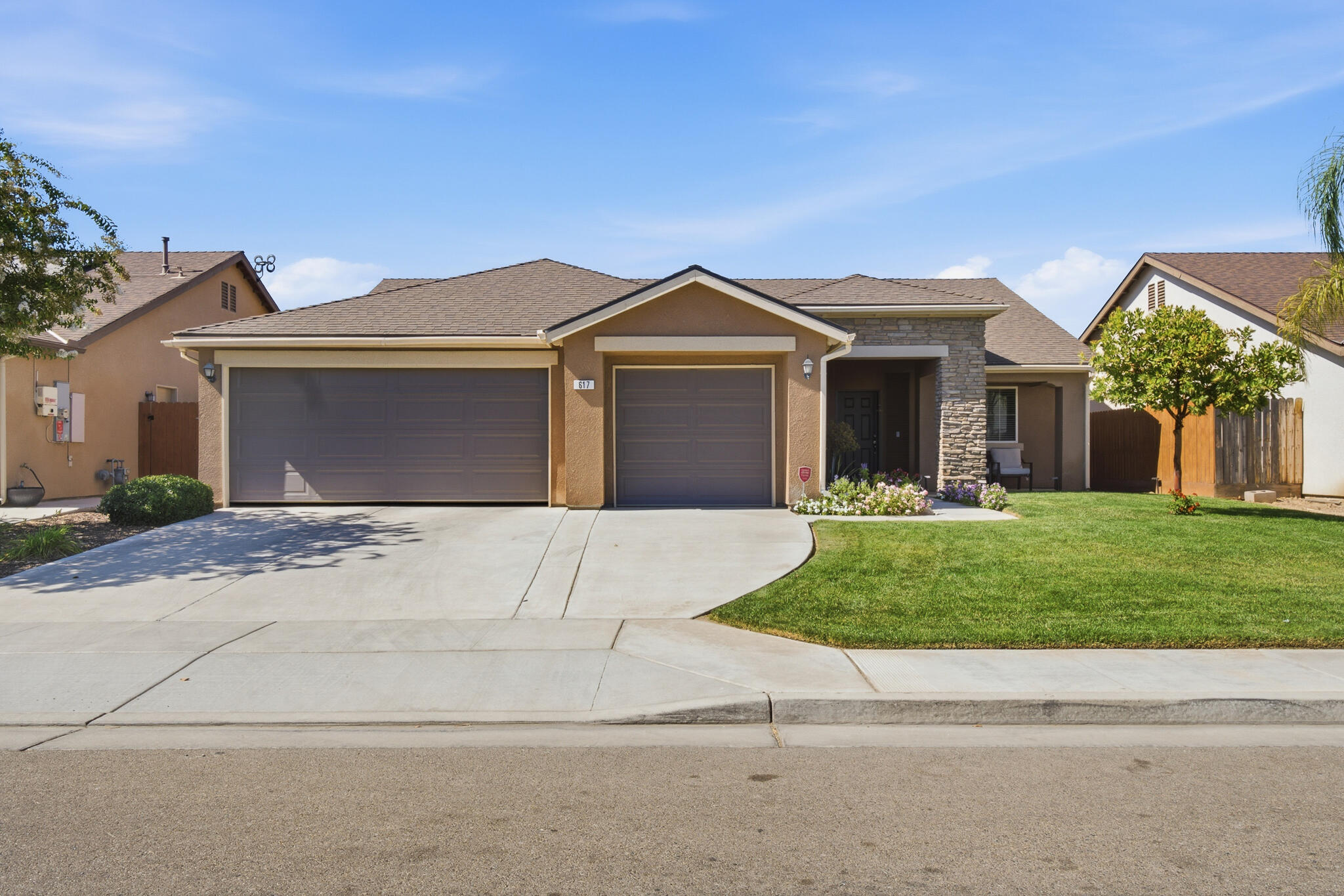 617 Sarah Ln, Dinuba, CA 93618
