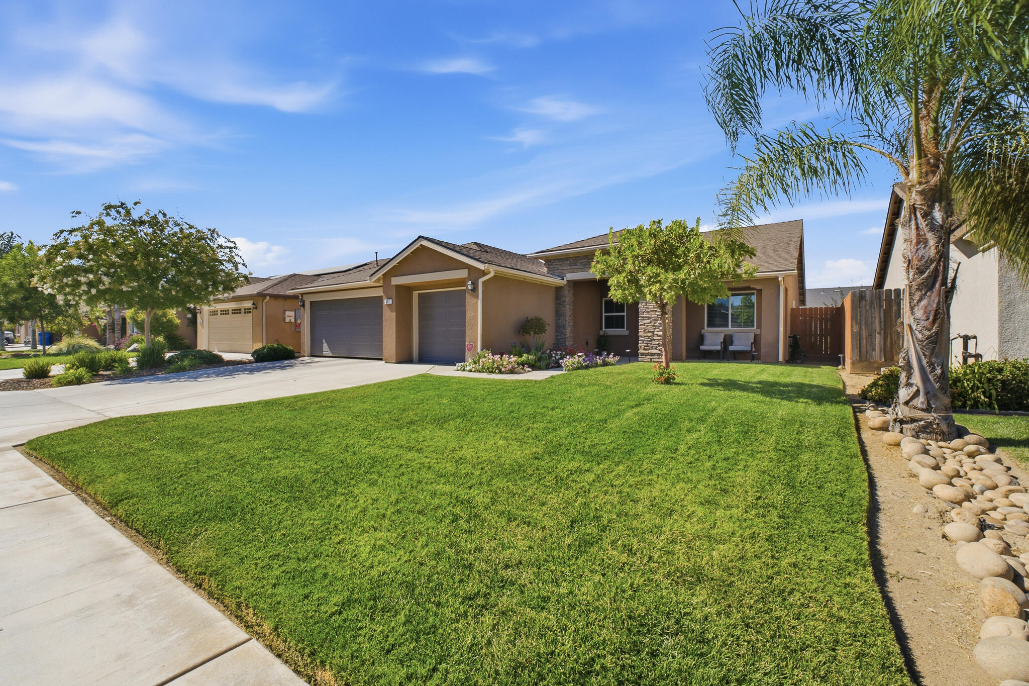 617 Sarah Ln, Dinuba, CA 93618