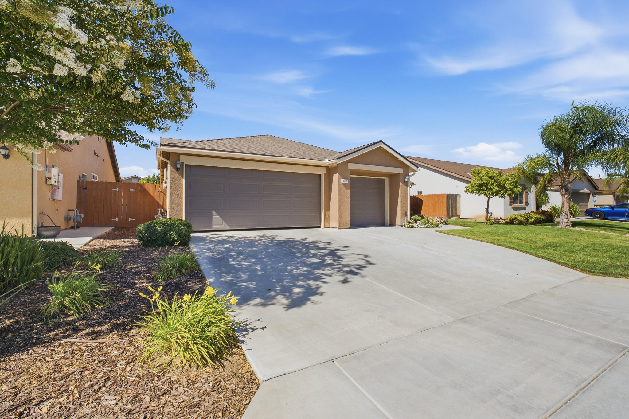 617 Sarah Ln, Dinuba, CA 93618