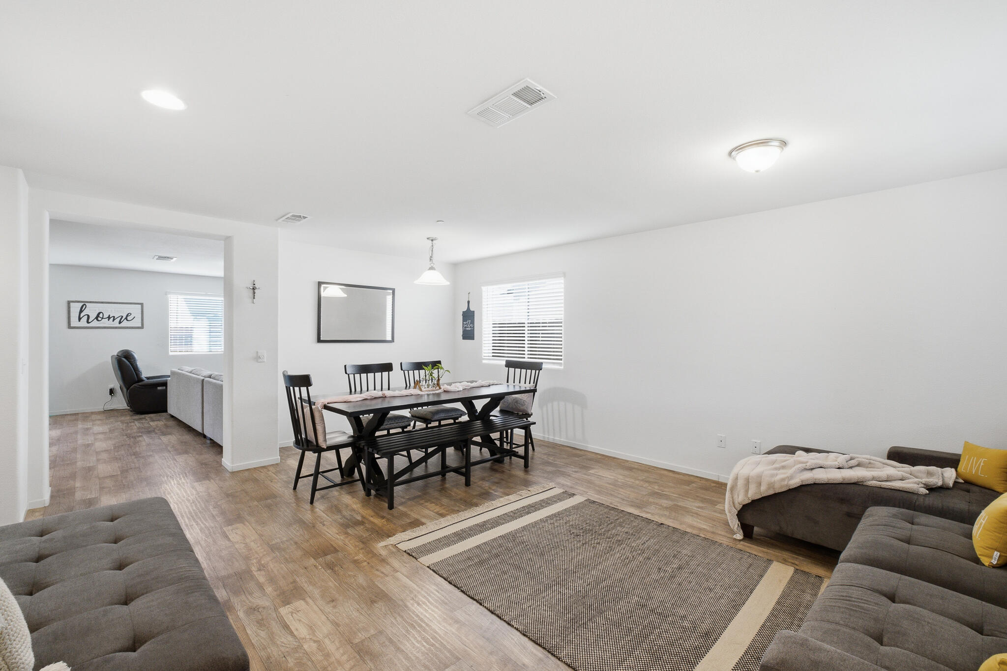 617 Sarah Ln, Dinuba, CA 93618