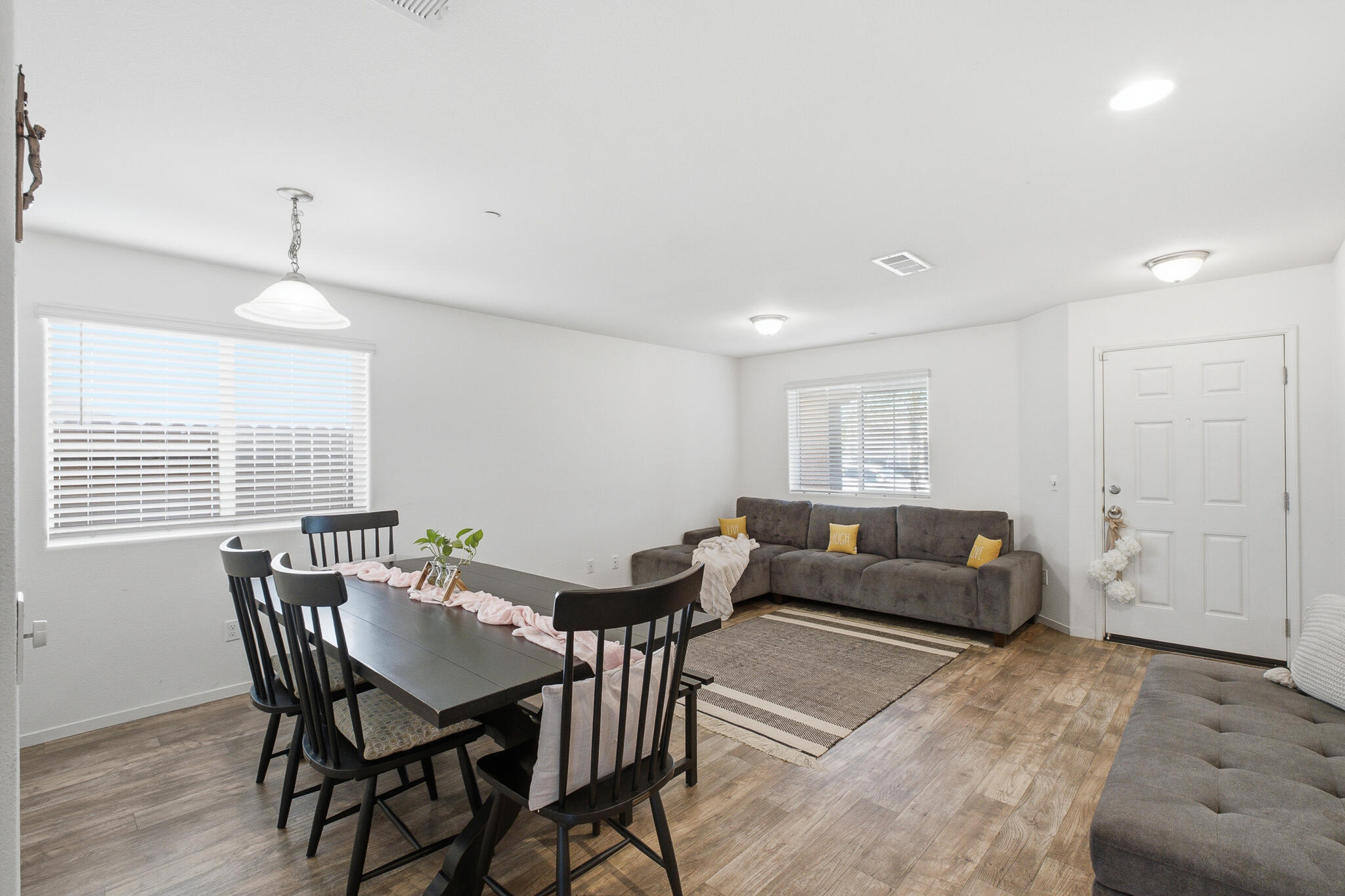617 Sarah Ln, Dinuba, CA 93618