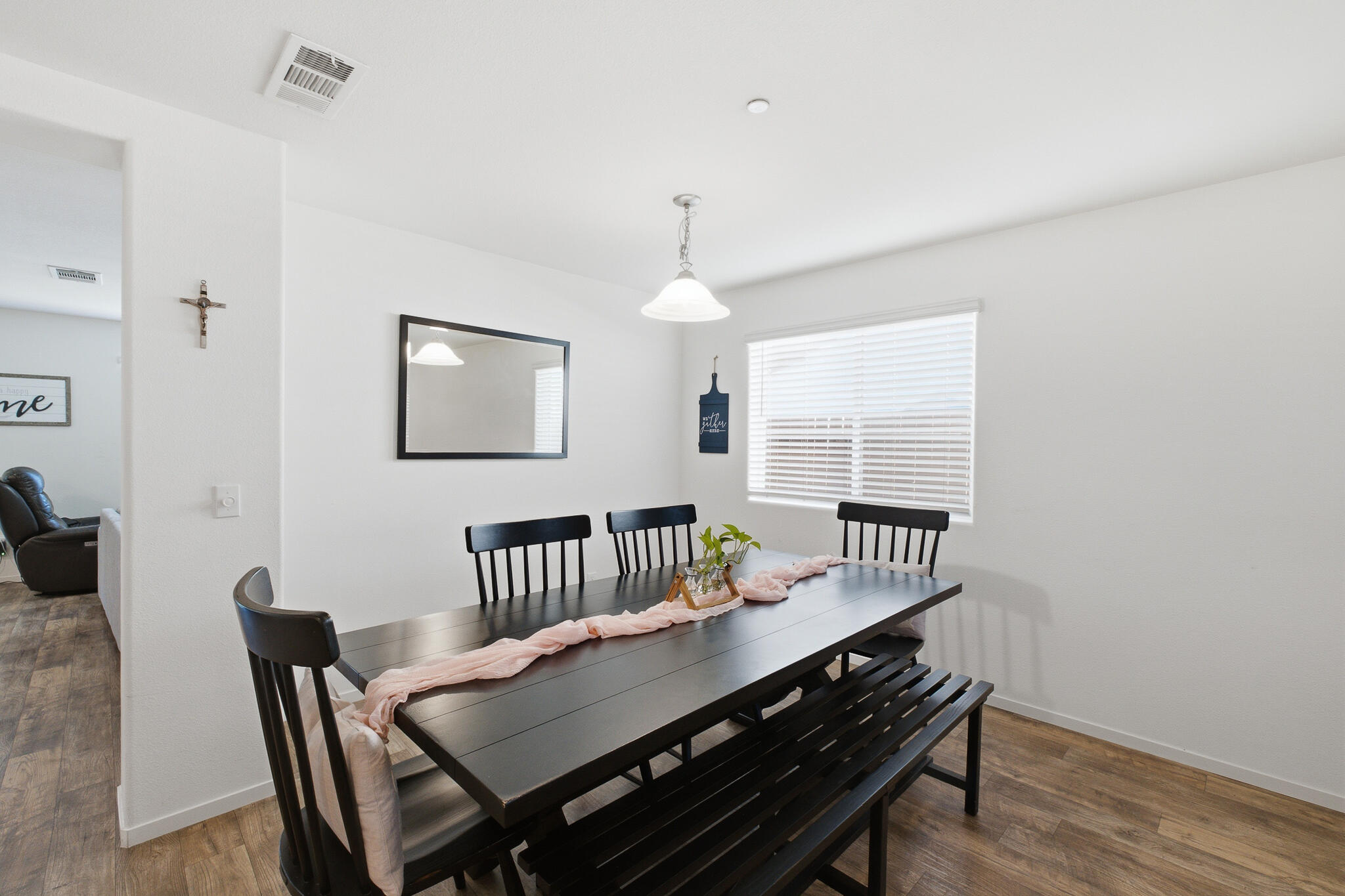 617 Sarah Ln, Dinuba, CA 93618