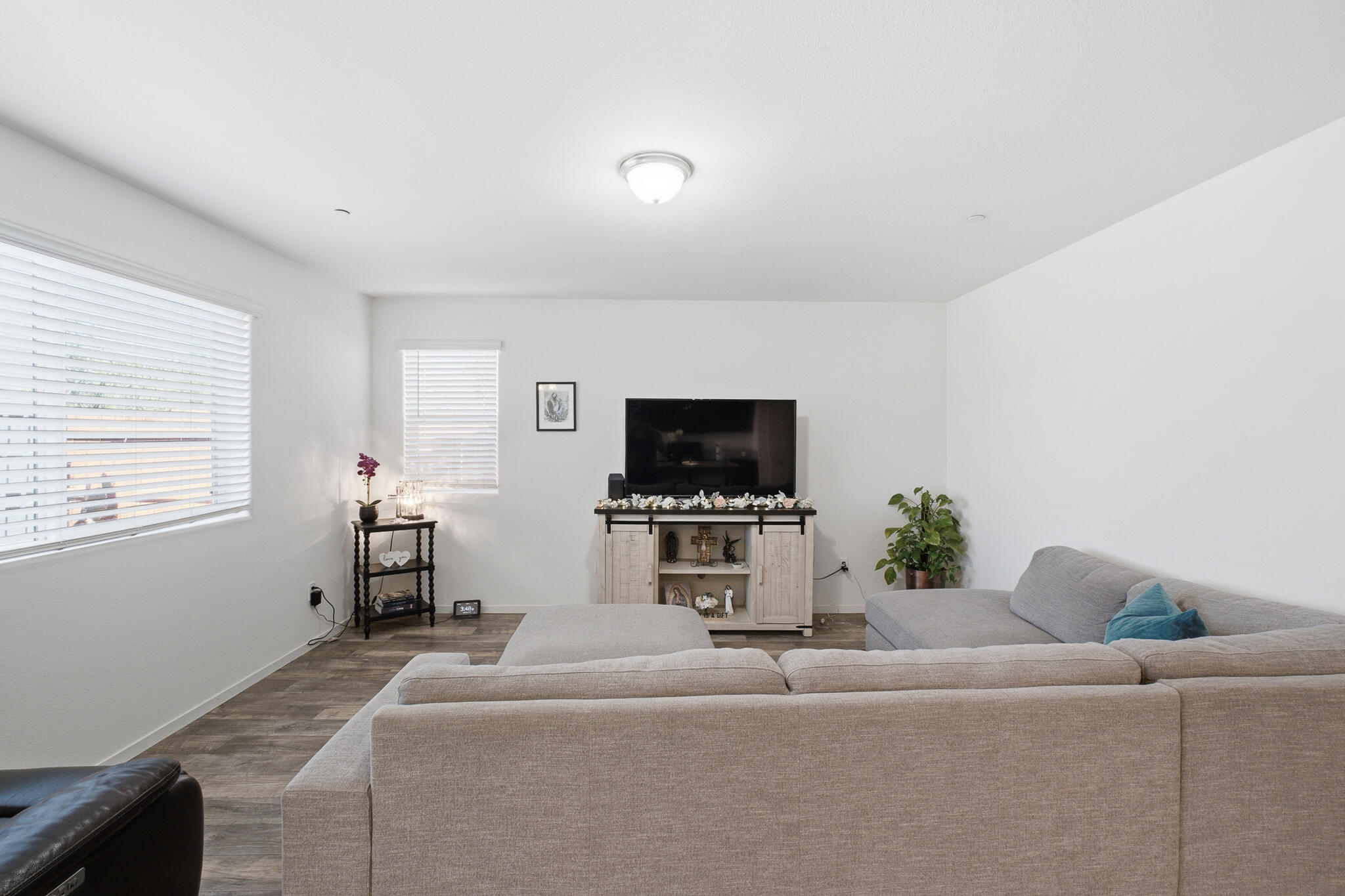 617 Sarah Ln, Dinuba, CA 93618