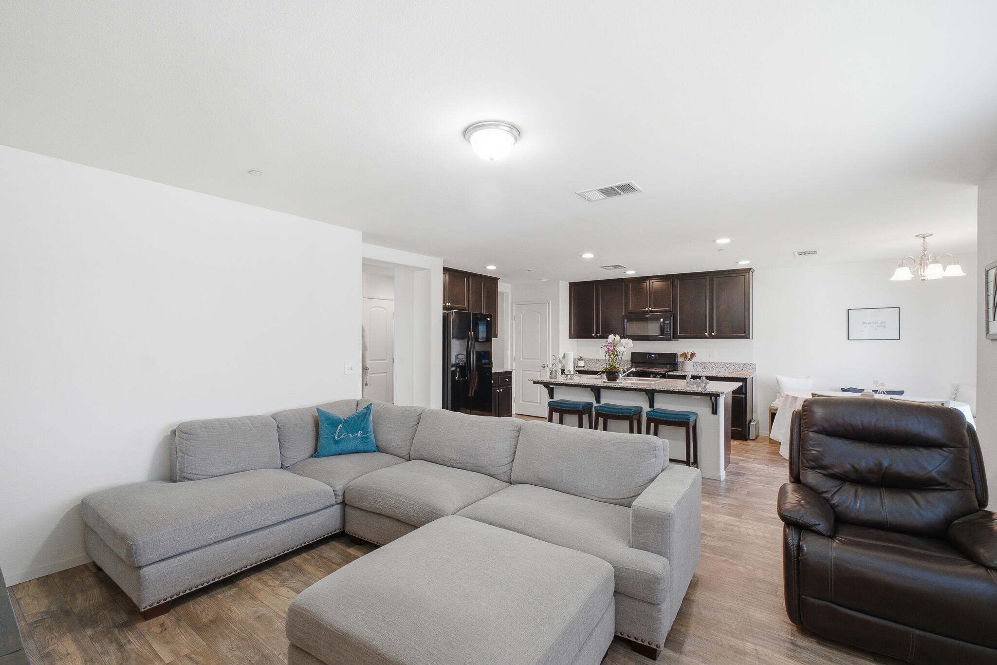 617 Sarah Ln, Dinuba, CA 93618