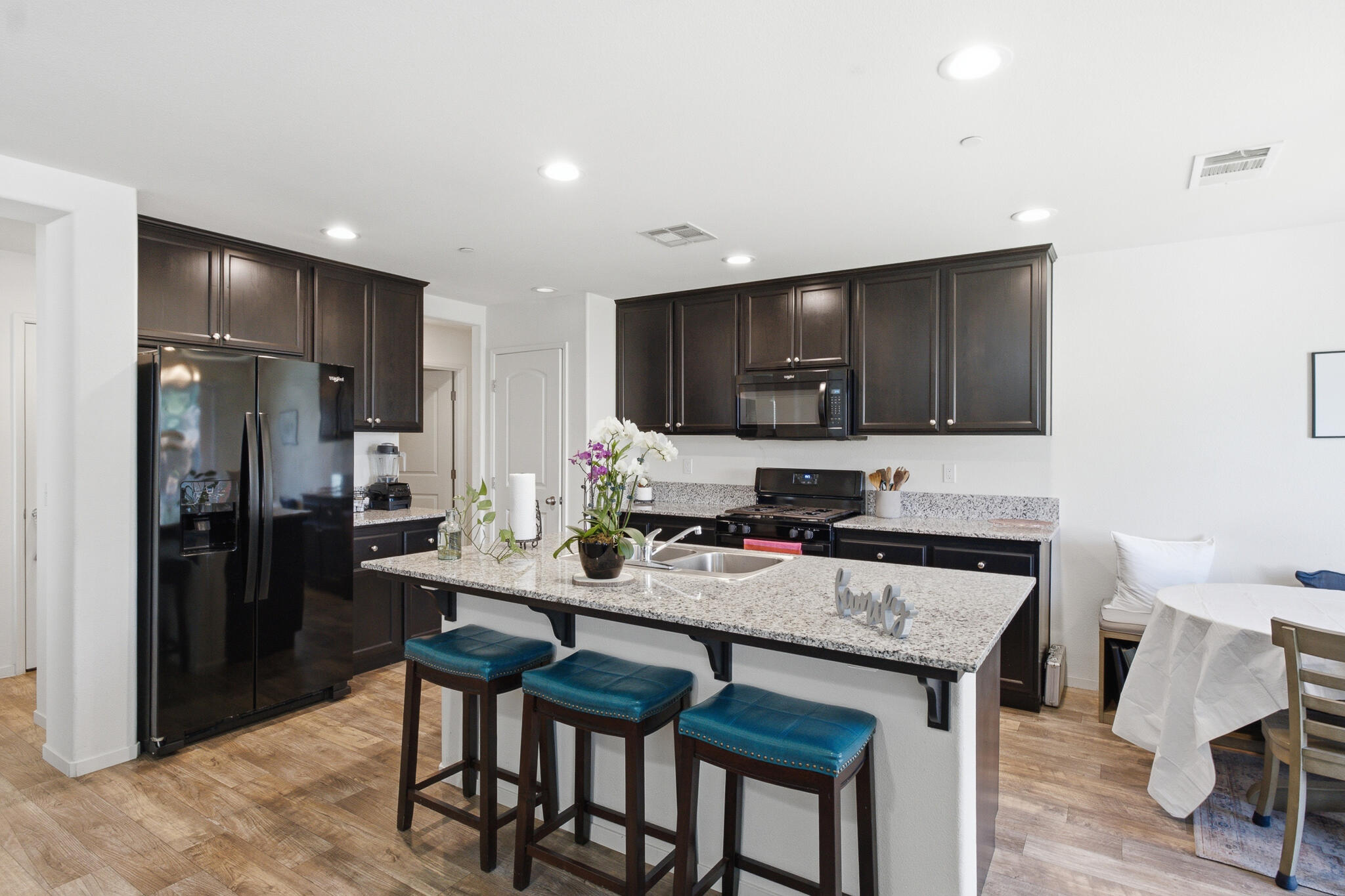 617 Sarah Ln, Dinuba, CA 93618