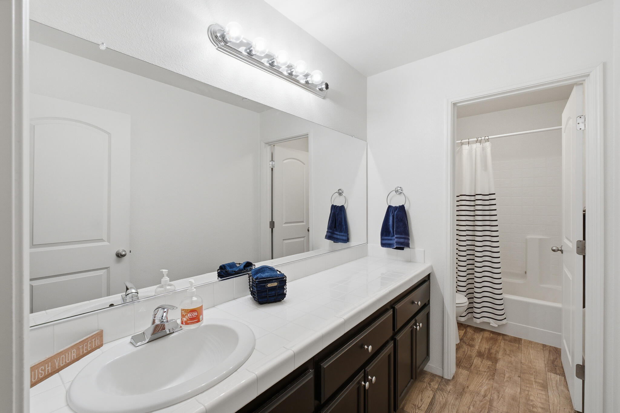 617 Sarah Ln, Dinuba, CA 93618