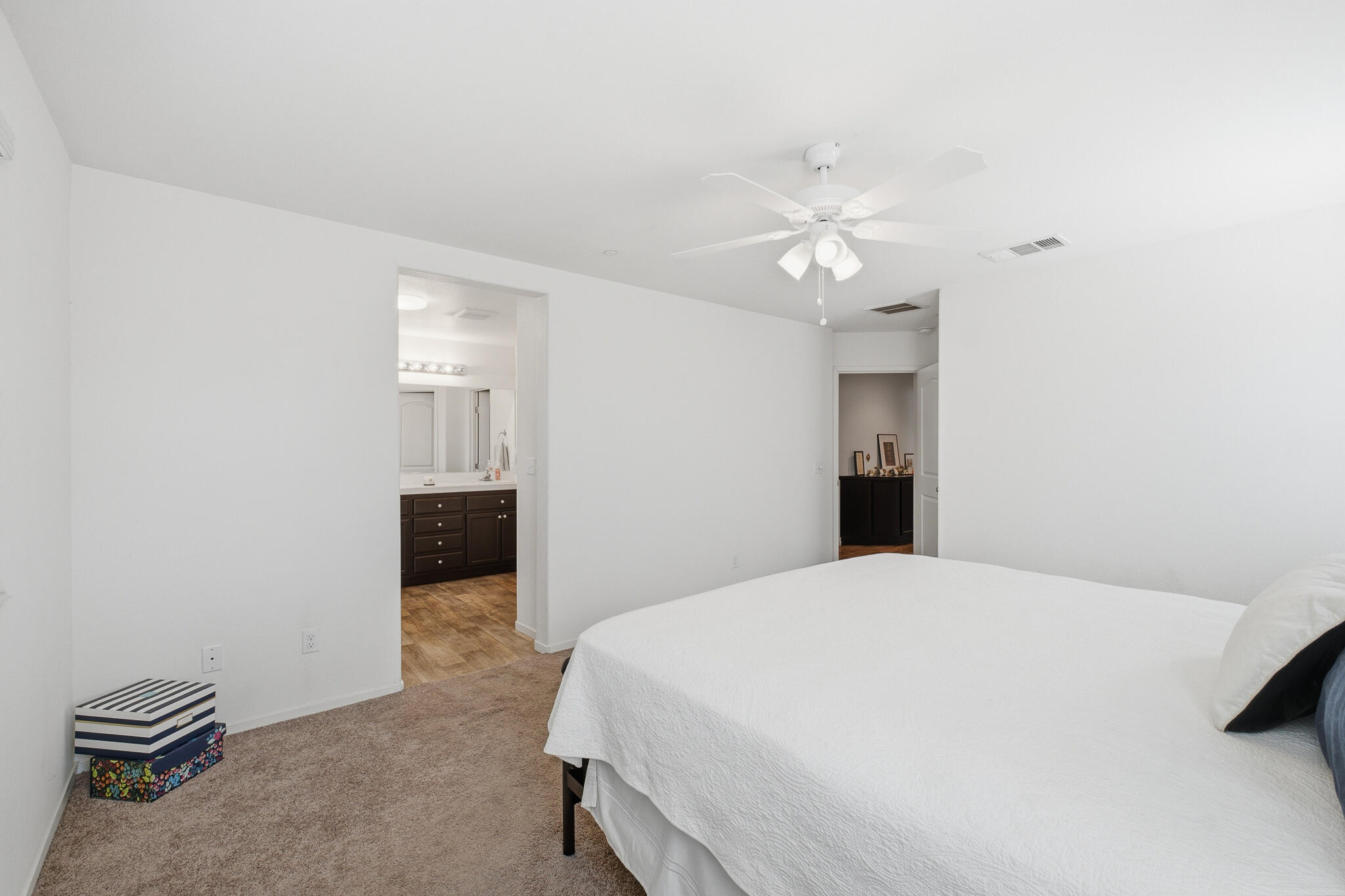 617 Sarah Ln, Dinuba, CA 93618