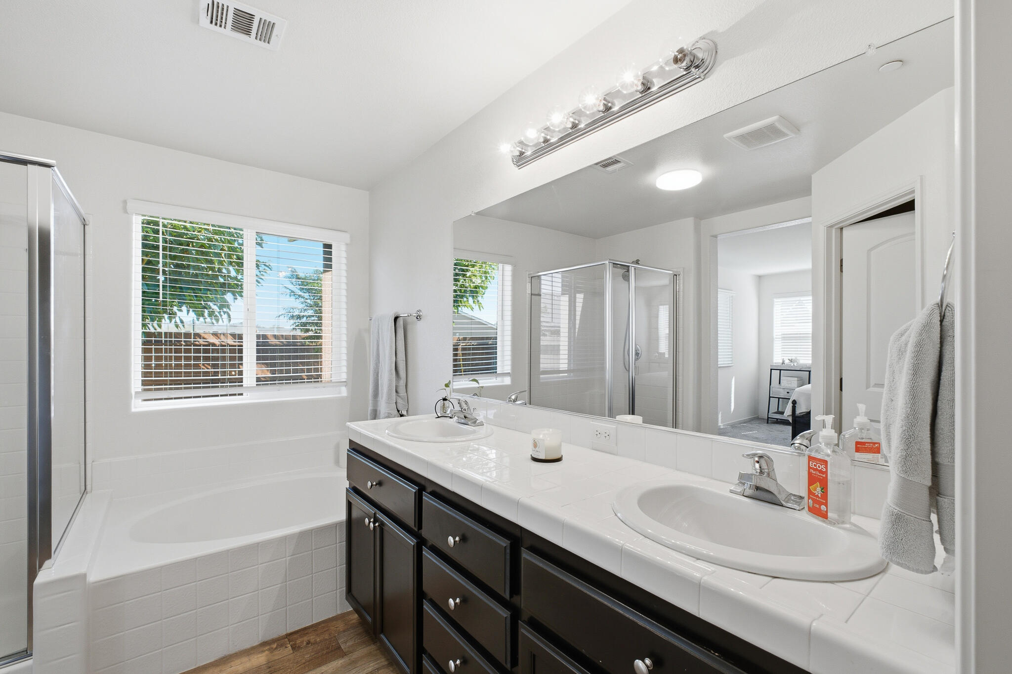617 Sarah Ln, Dinuba, CA 93618