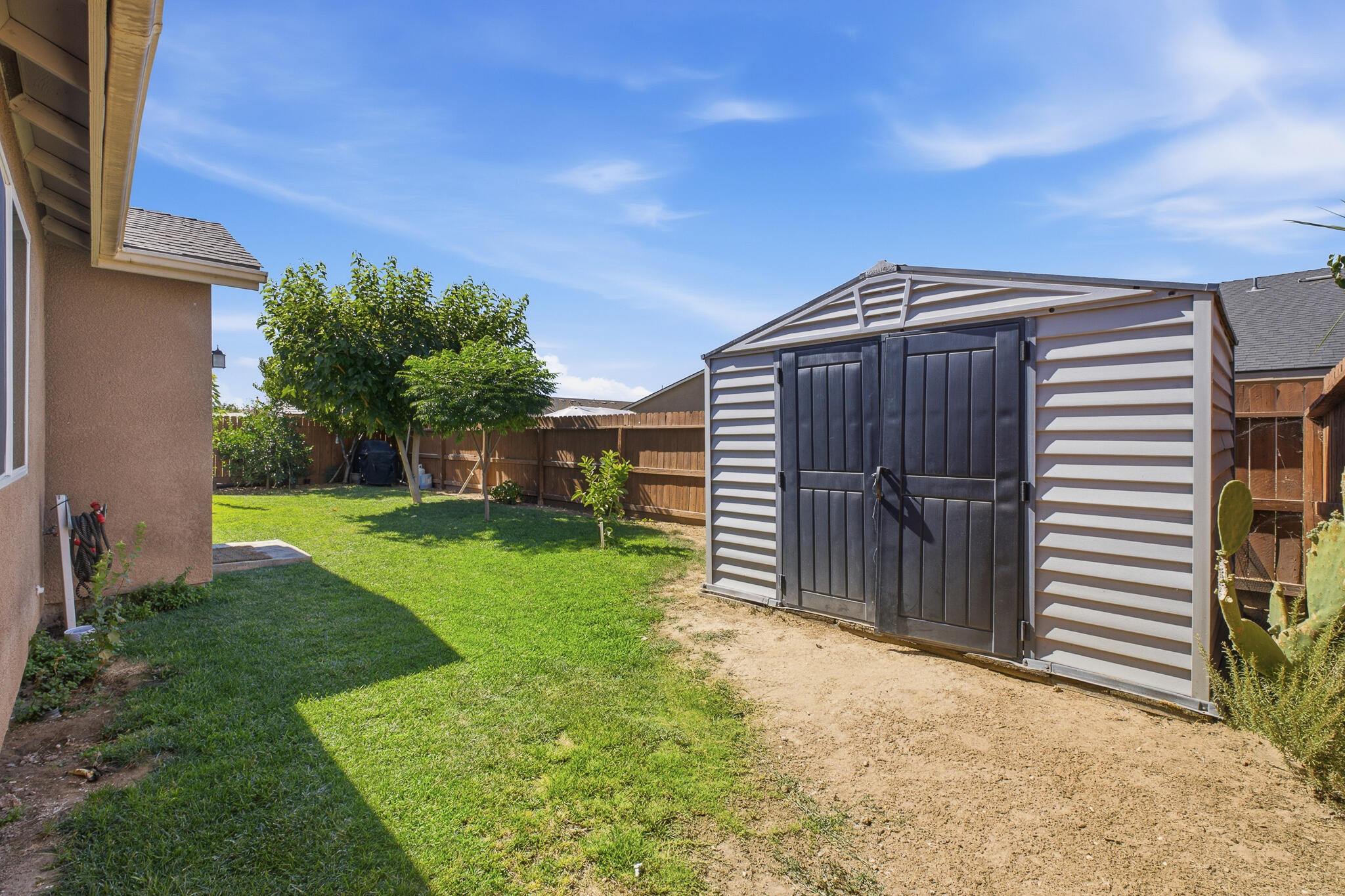 617 Sarah Ln, Dinuba, CA 93618