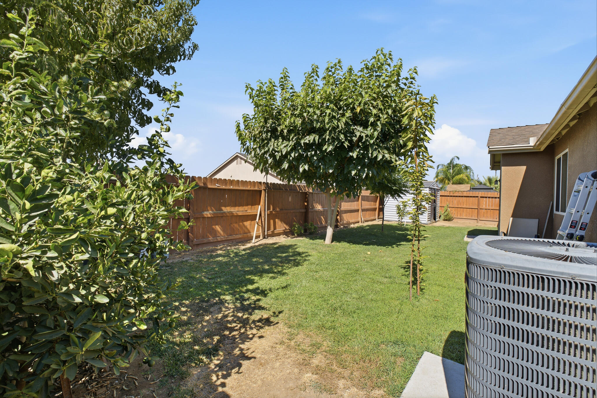 617 Sarah Ln, Dinuba, CA 93618