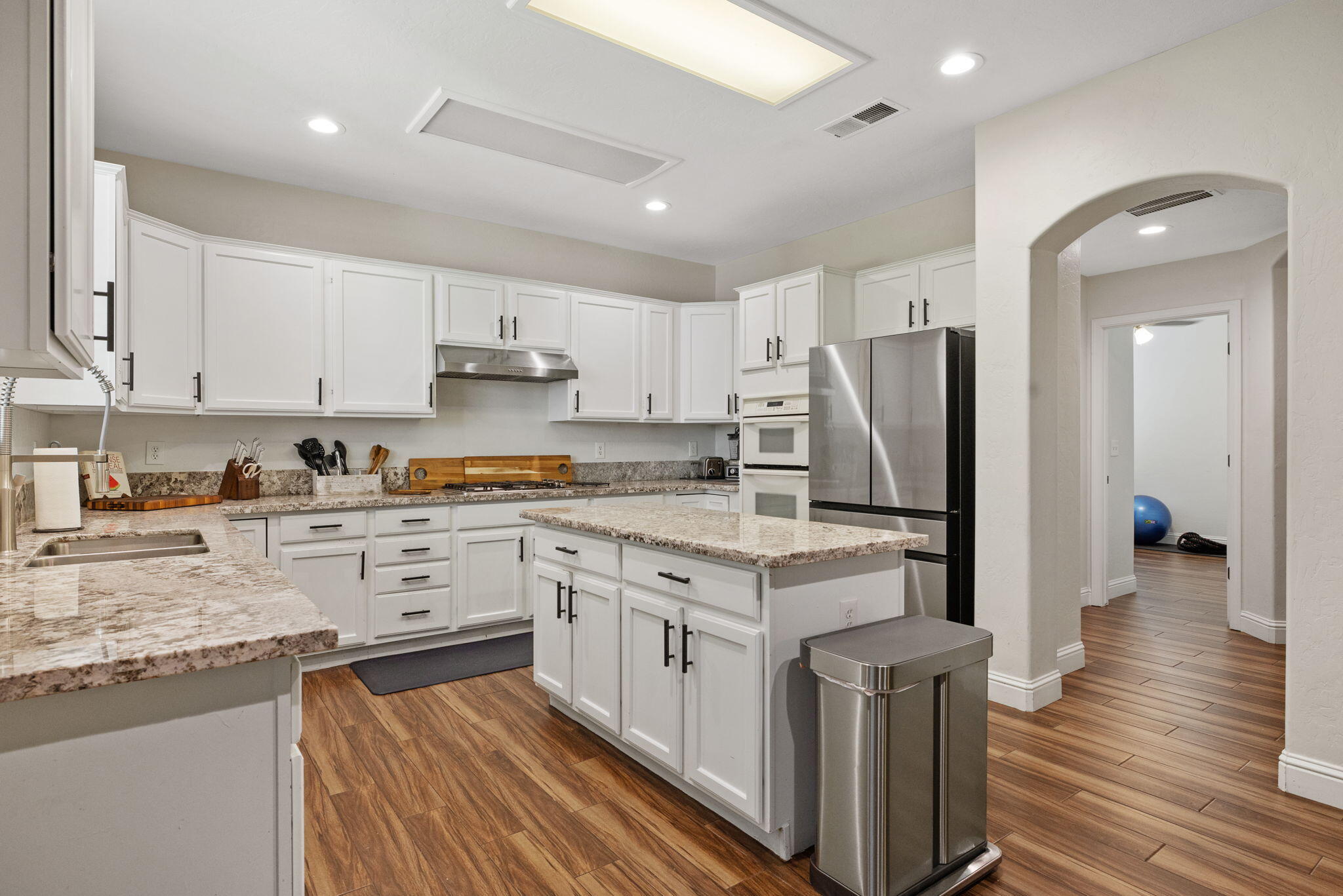 3320 W Glendale Ave, Visalia, CA 93291