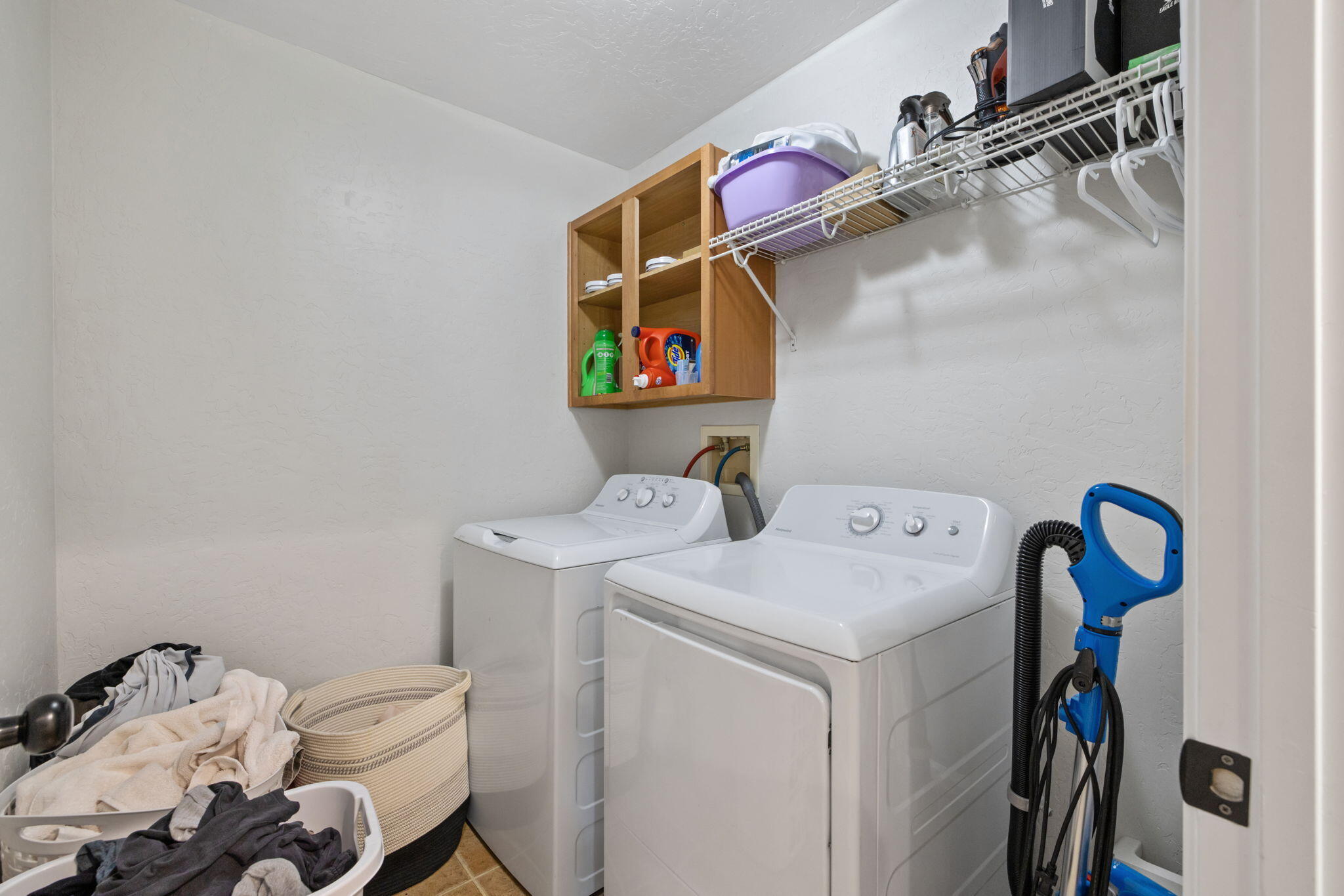 3320 W Glendale Ave, Visalia, CA 93291