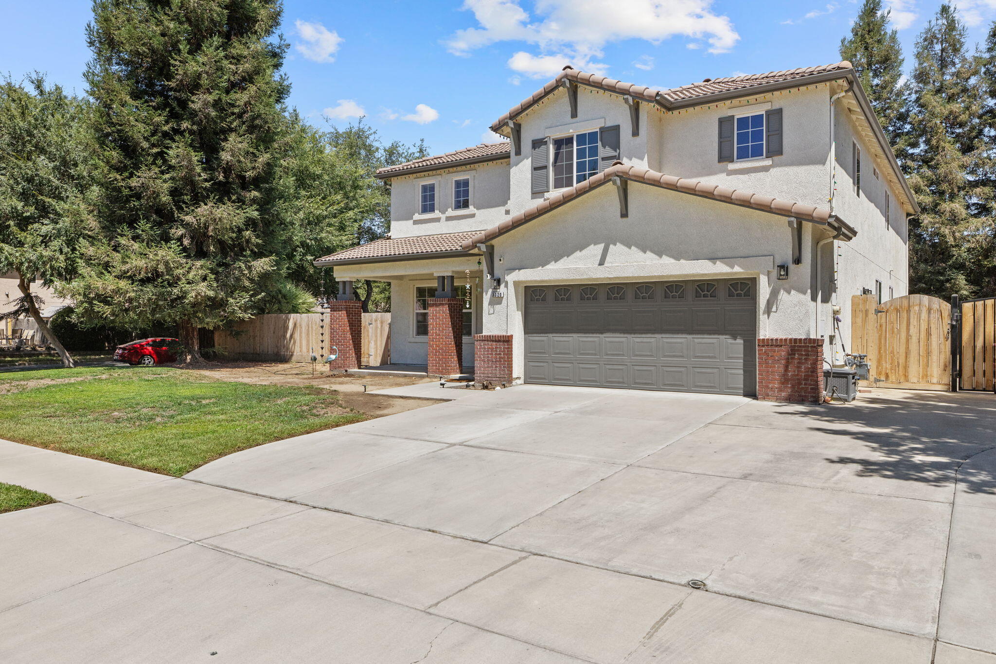 3320 W Glendale Ave, Visalia, CA 93291