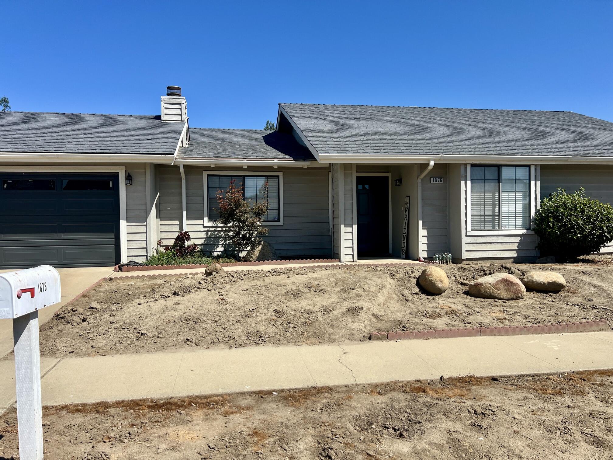 1876 Plymouth Ave, Tulare, CA 93274