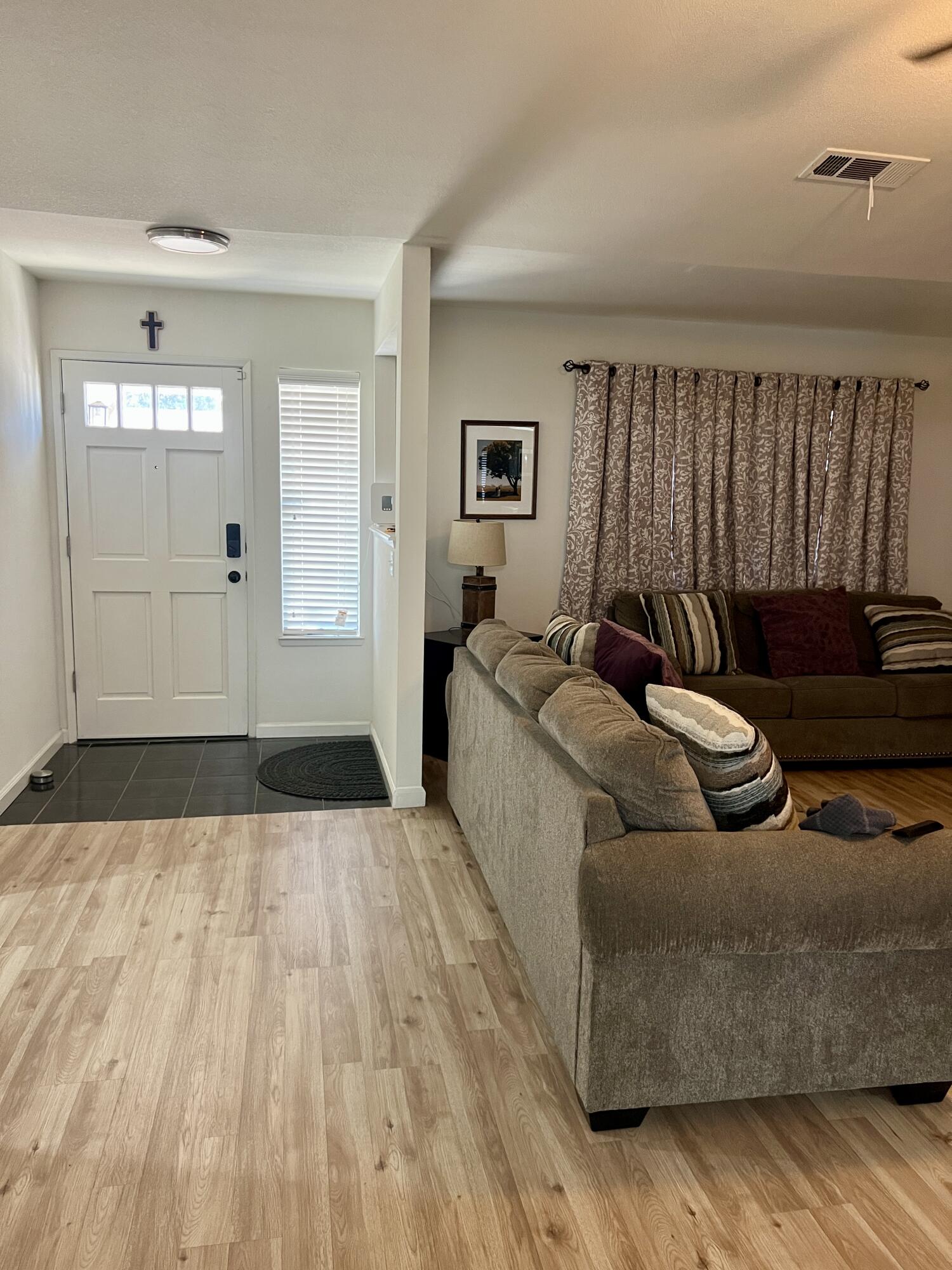 1876 Plymouth Ave, Tulare, CA 93274