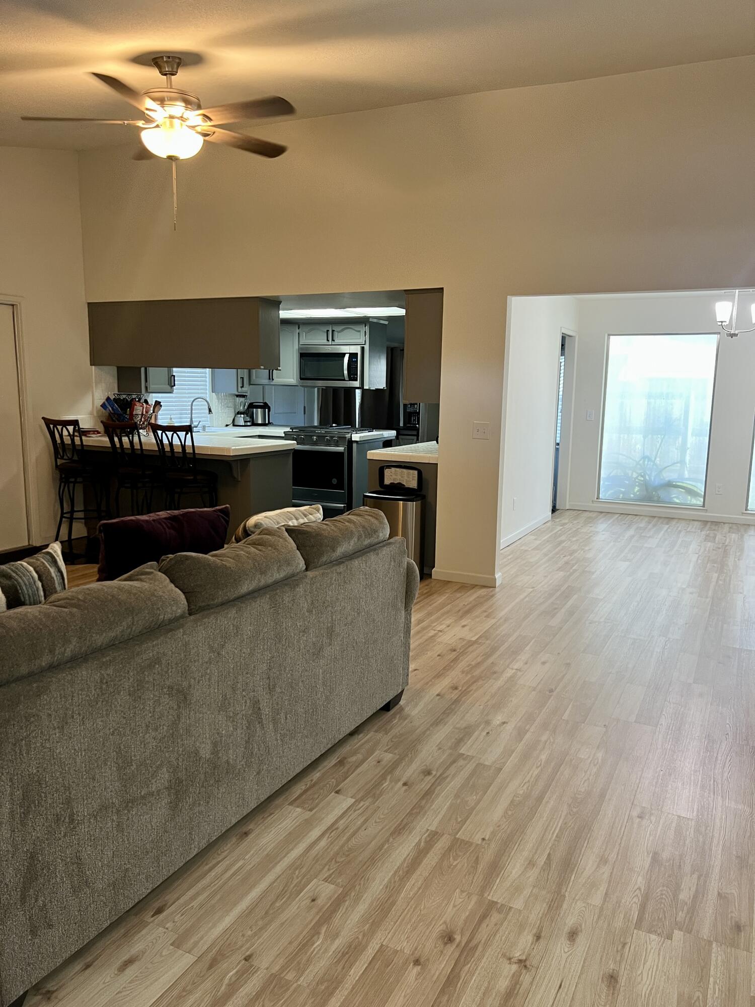 1876 Plymouth Ave, Tulare, CA 93274