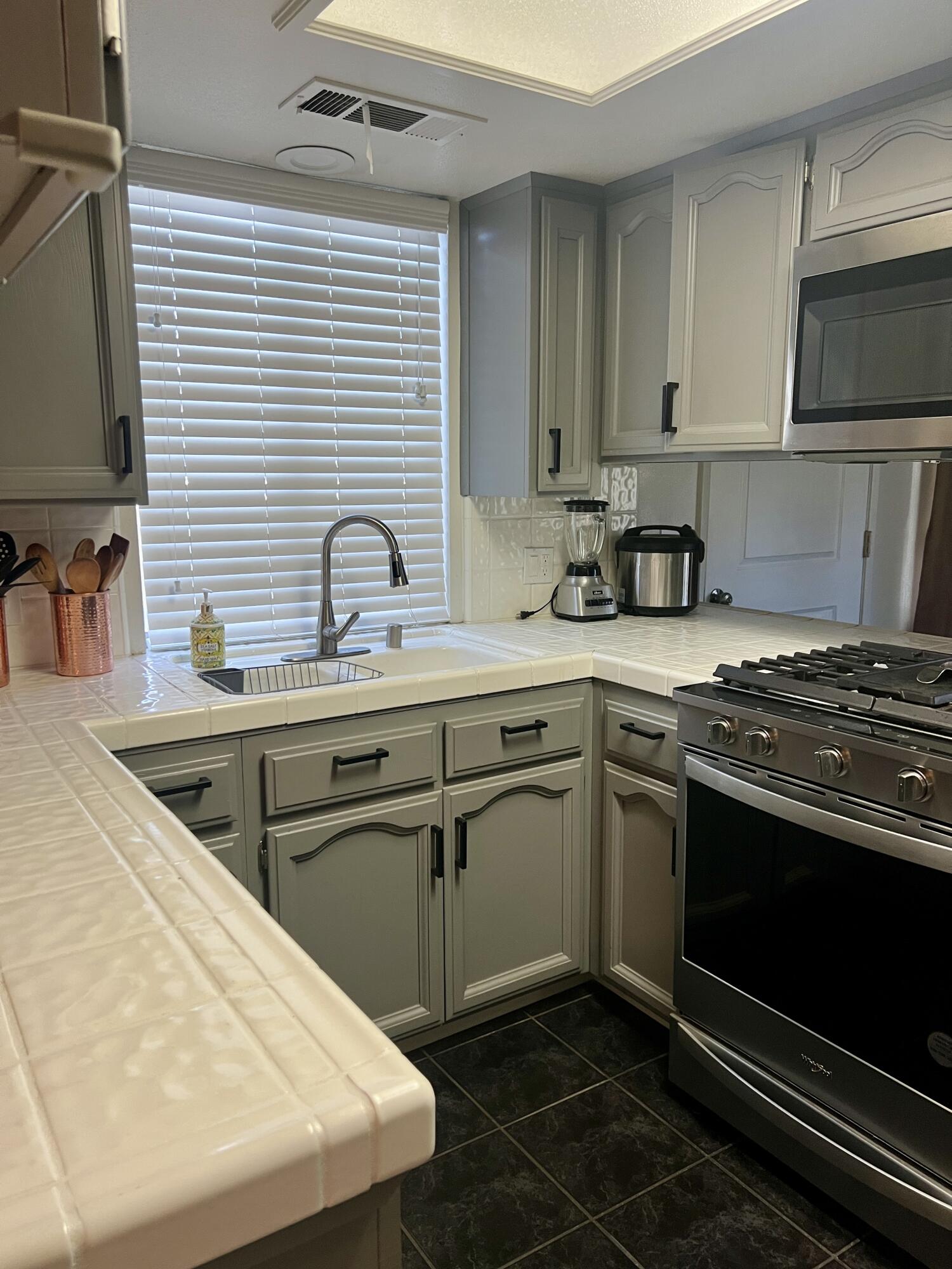 1876 Plymouth Ave, Tulare, CA 93274