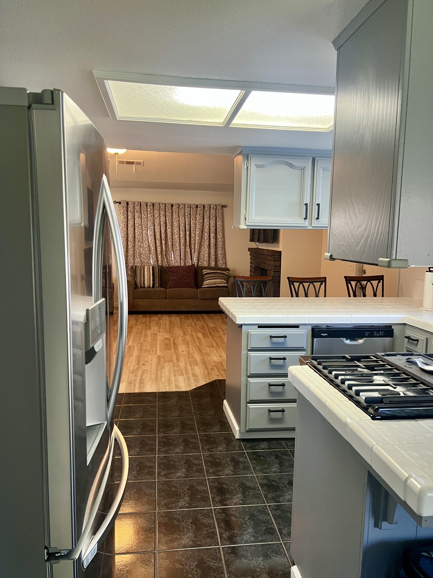 1876 Plymouth Ave, Tulare, CA 93274