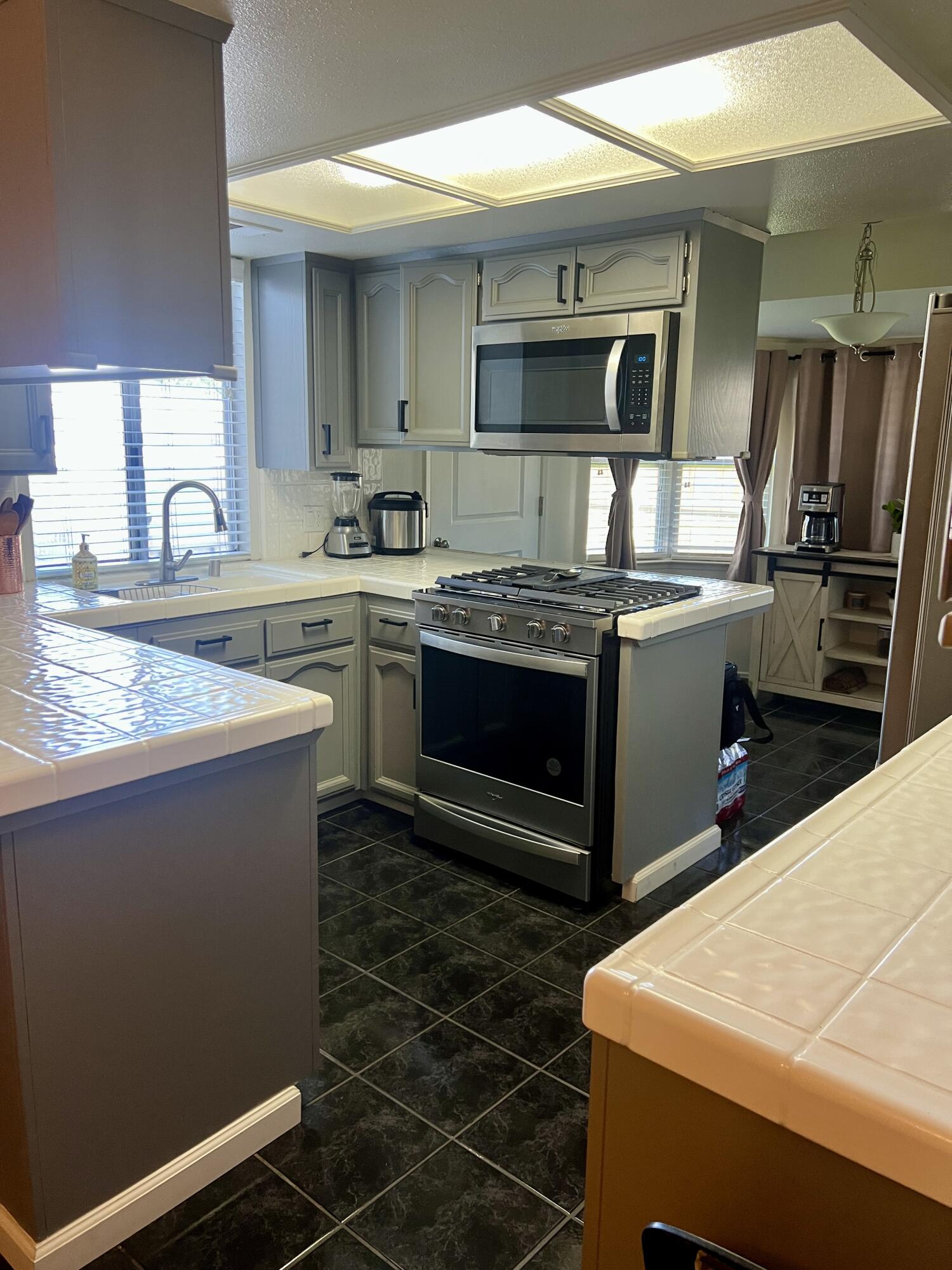 1876 Plymouth Ave, Tulare, CA 93274