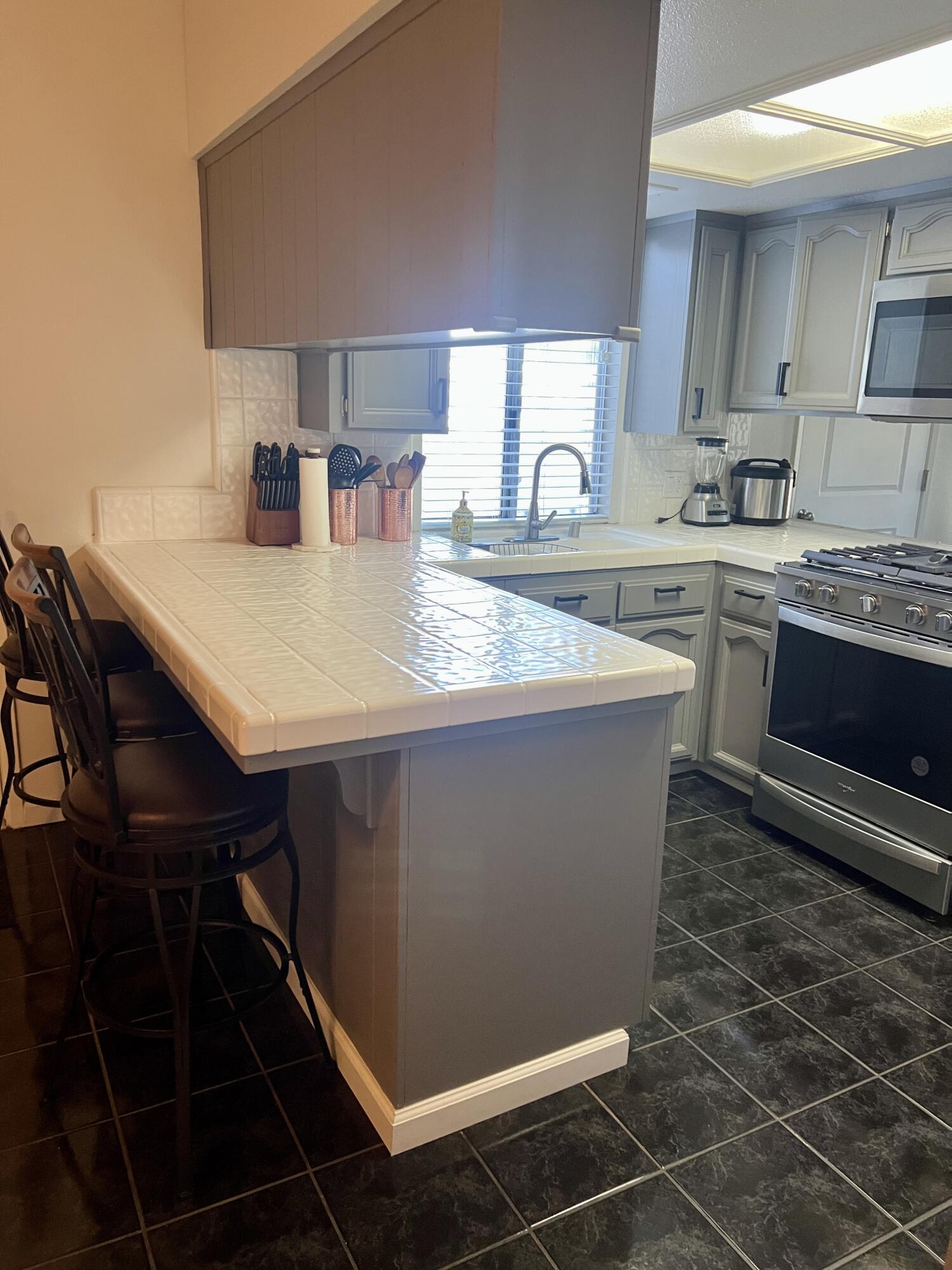 1876 Plymouth Ave, Tulare, CA 93274