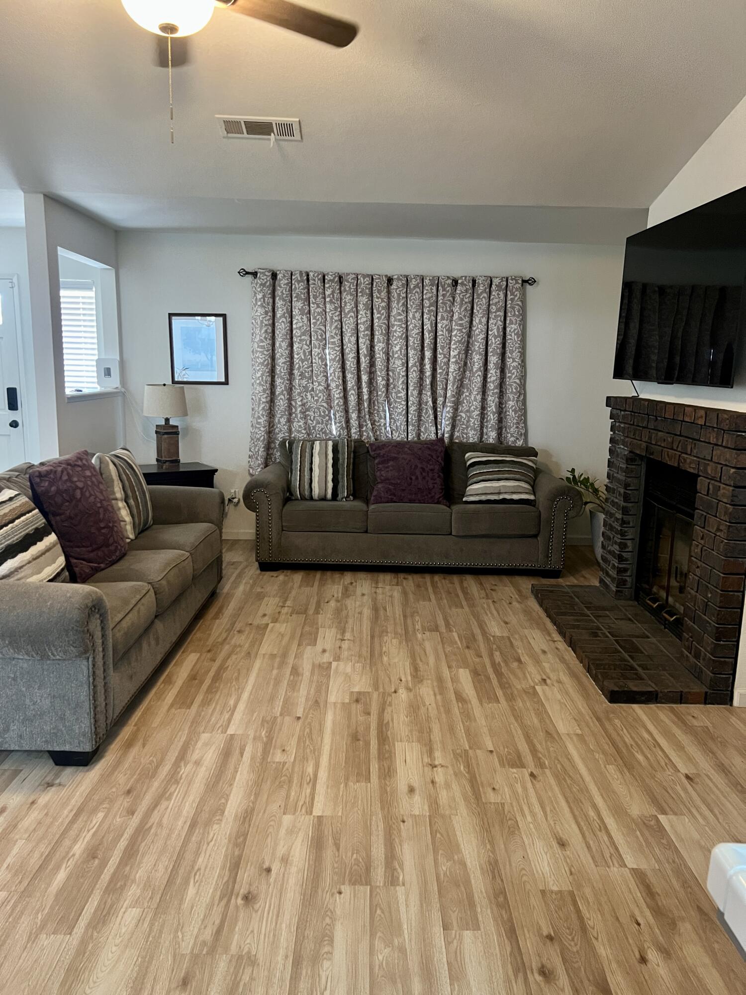 1876 Plymouth Ave, Tulare, CA 93274
