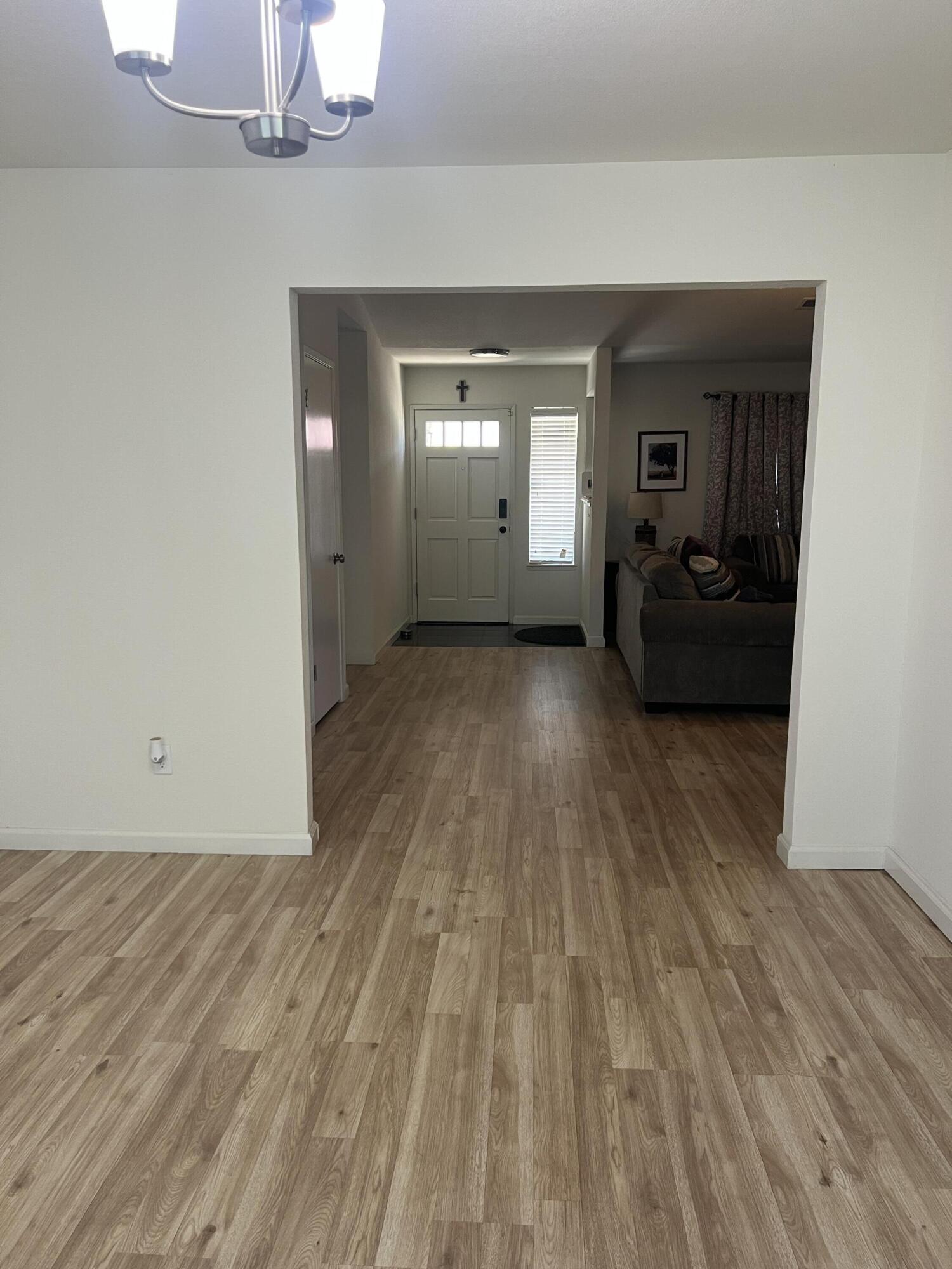 1876 Plymouth Ave, Tulare, CA 93274