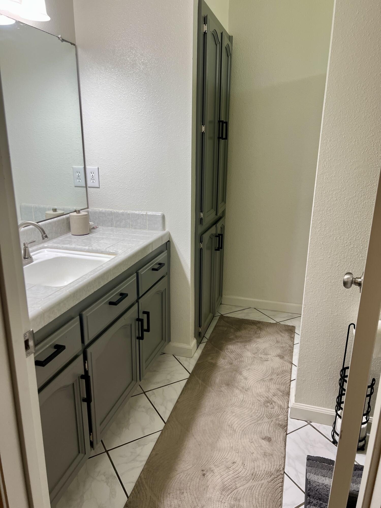 1876 Plymouth Ave, Tulare, CA 93274