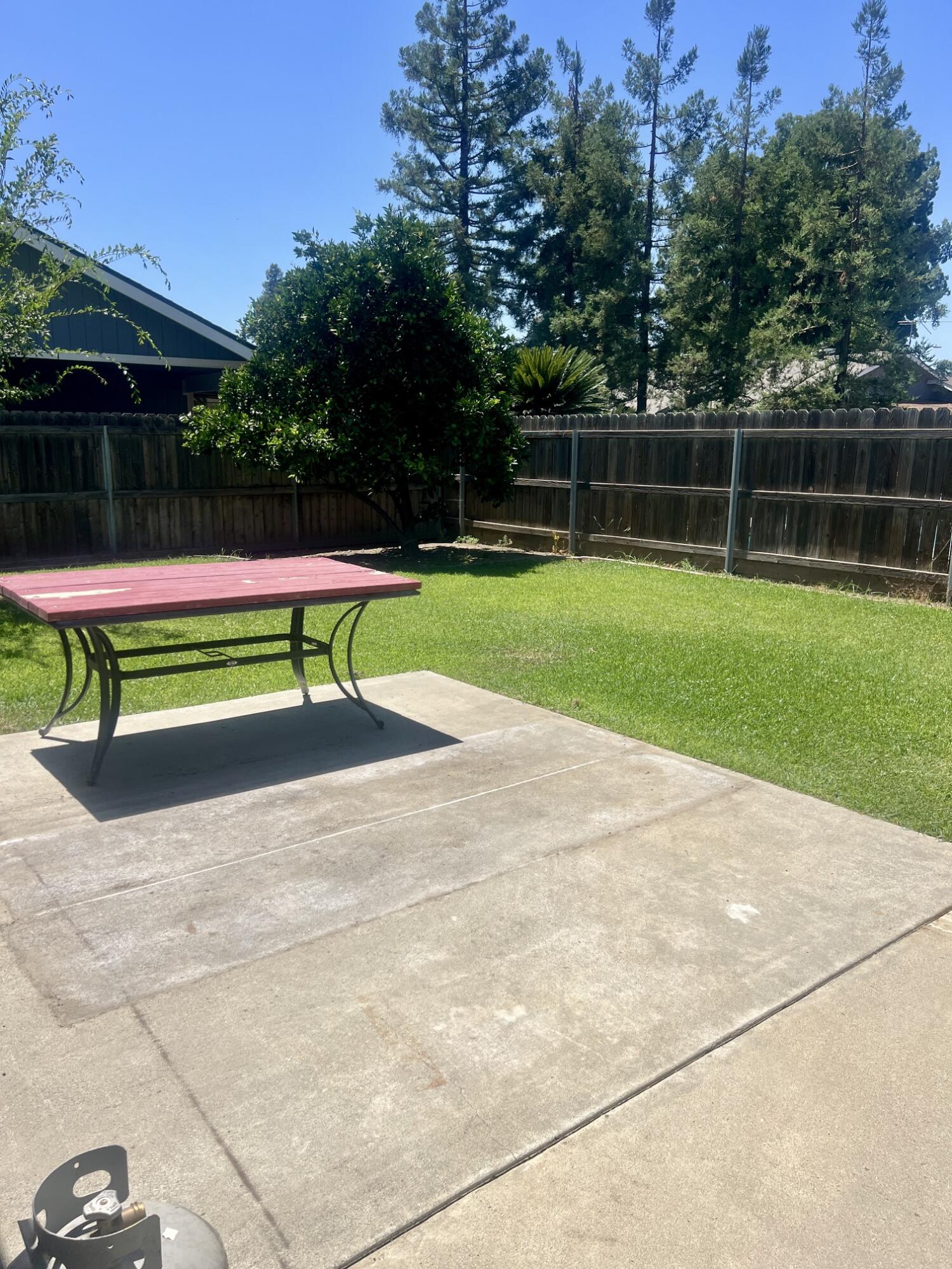 1876 Plymouth Ave, Tulare, CA 93274
