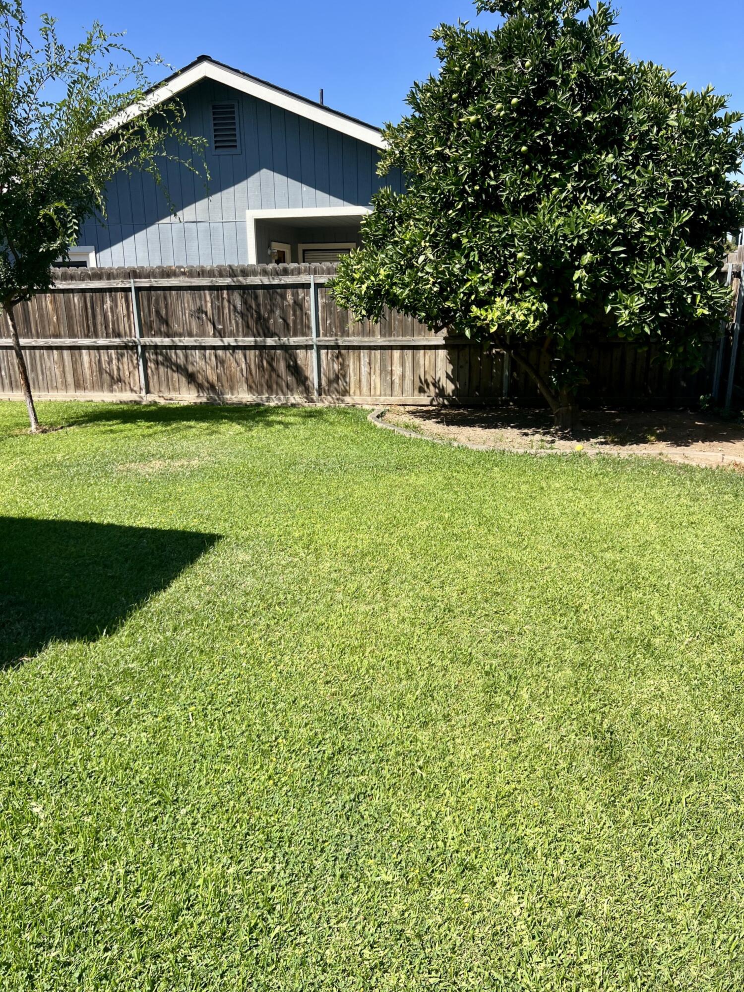 1876 Plymouth Ave, Tulare, CA 93274