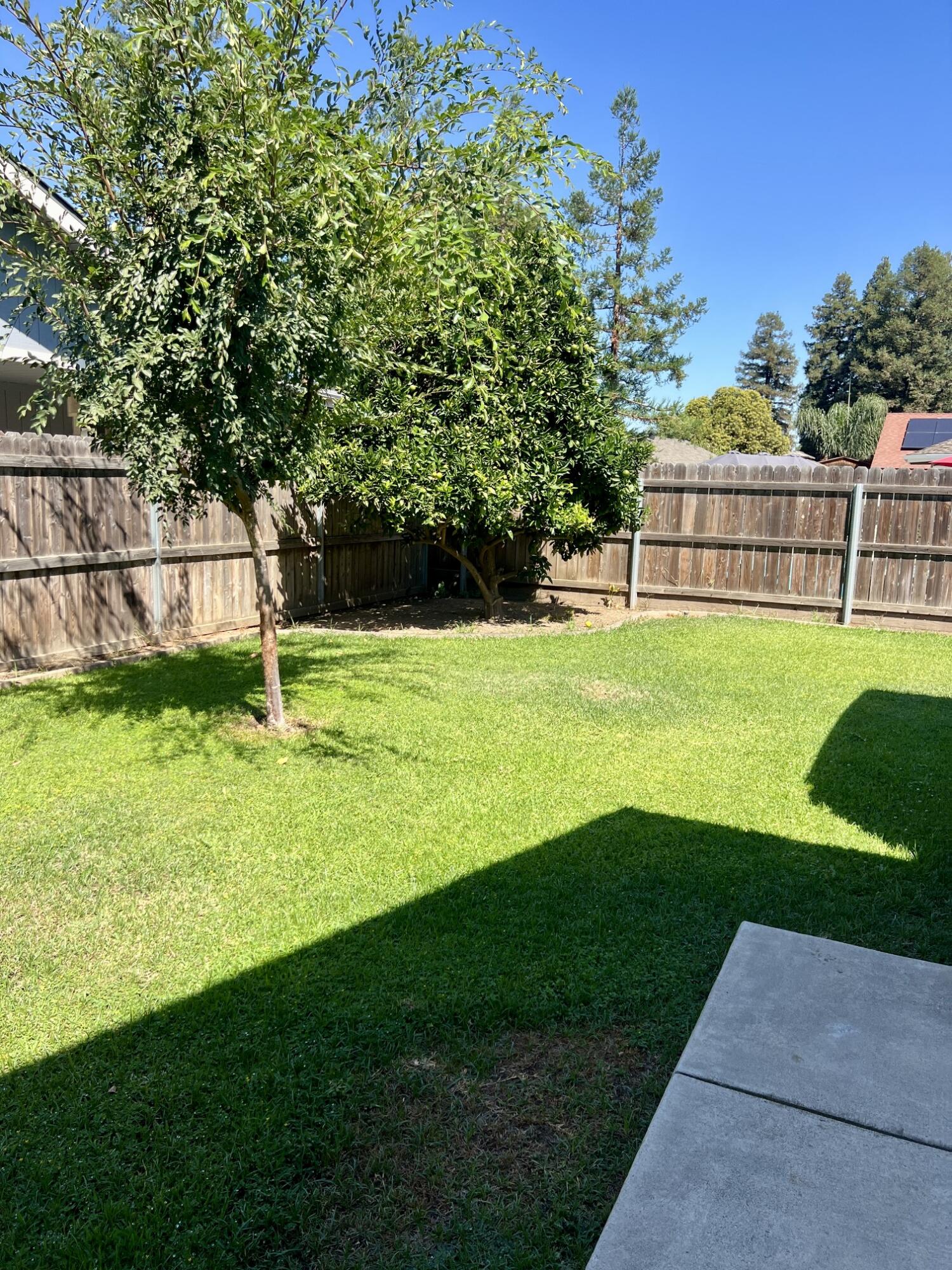 1876 Plymouth Ave, Tulare, CA 93274