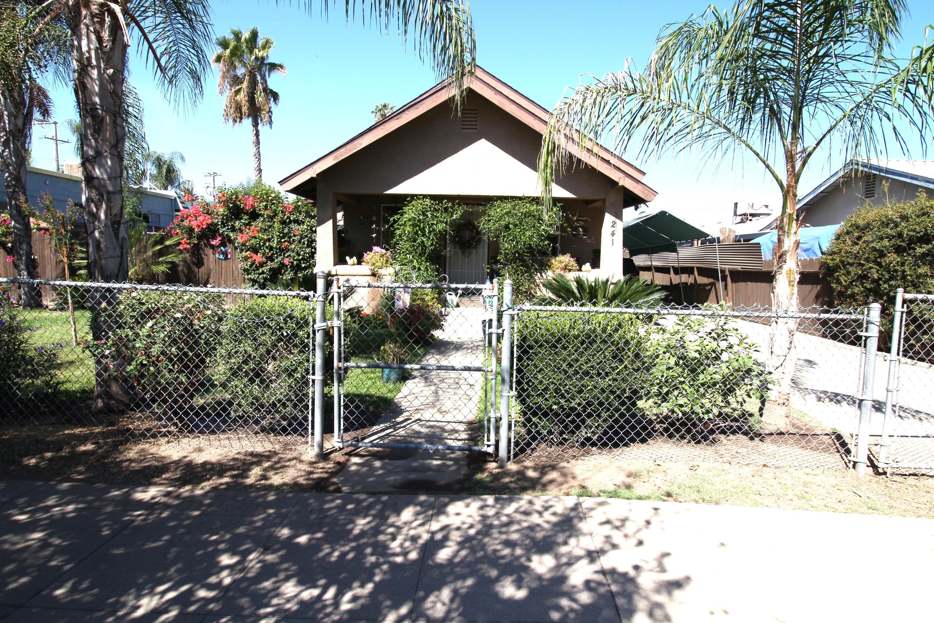 241 S F St, Tulare, CA 93274