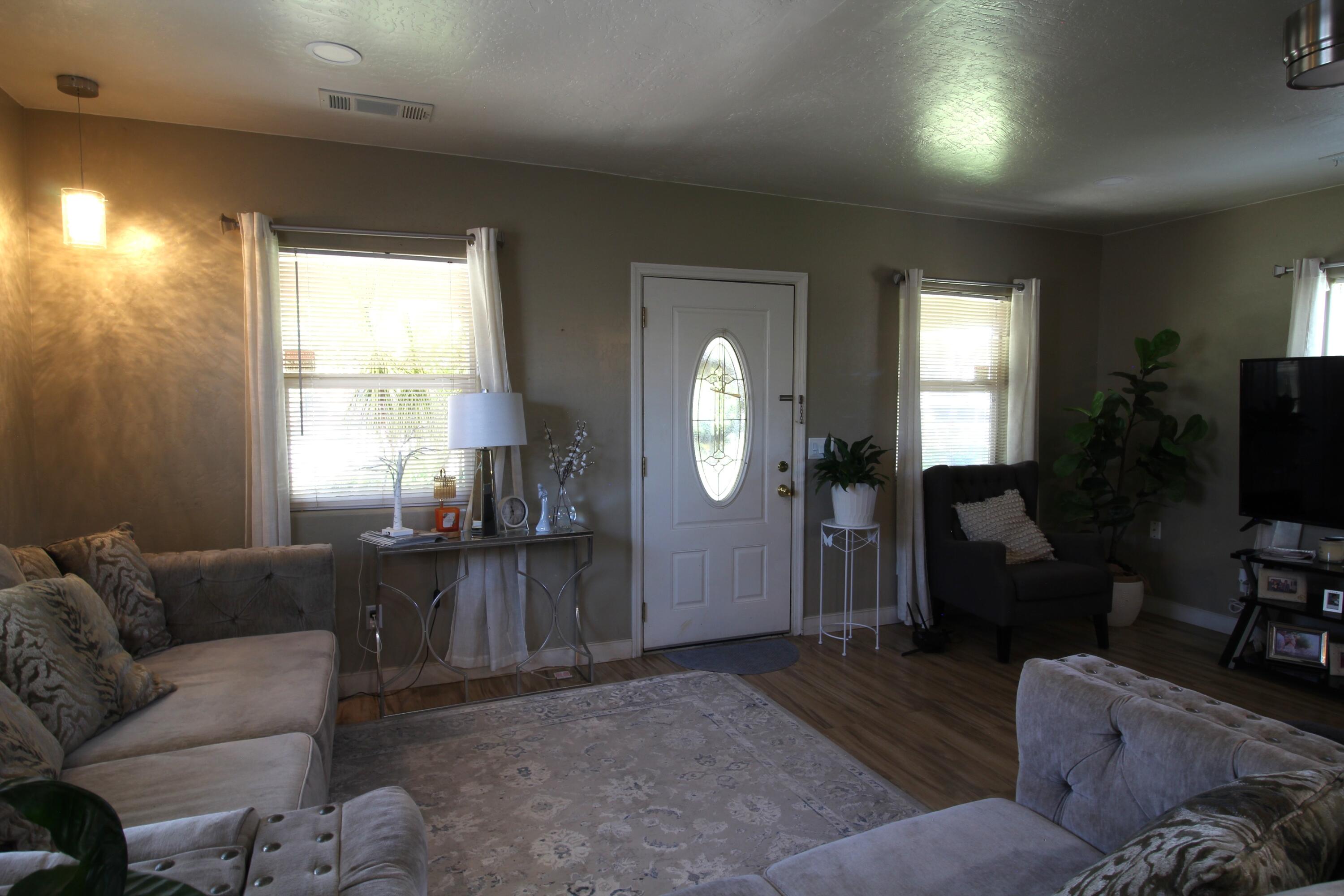 241 S F St, Tulare, CA 93274