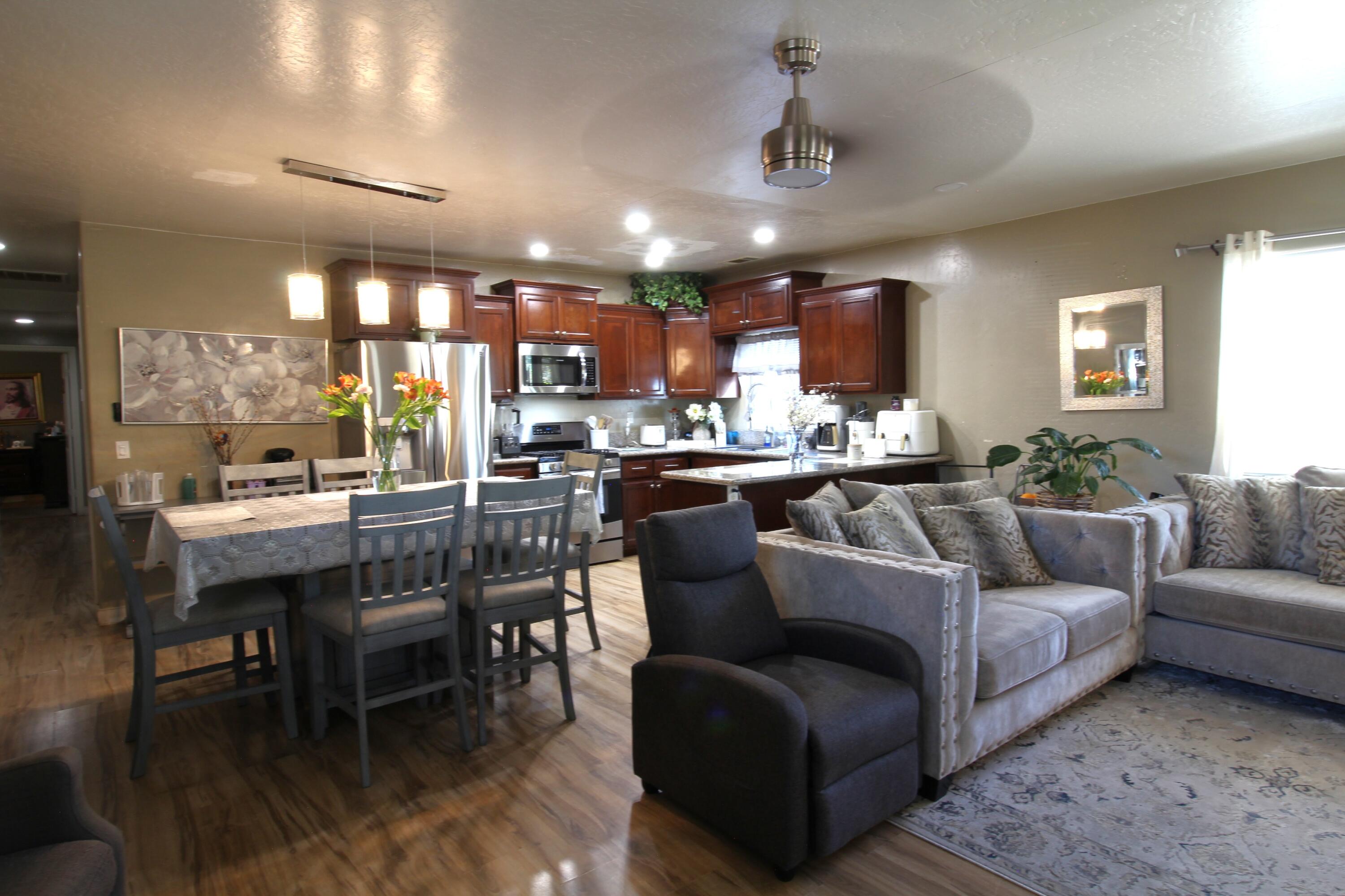 241 S F St, Tulare, CA 93274